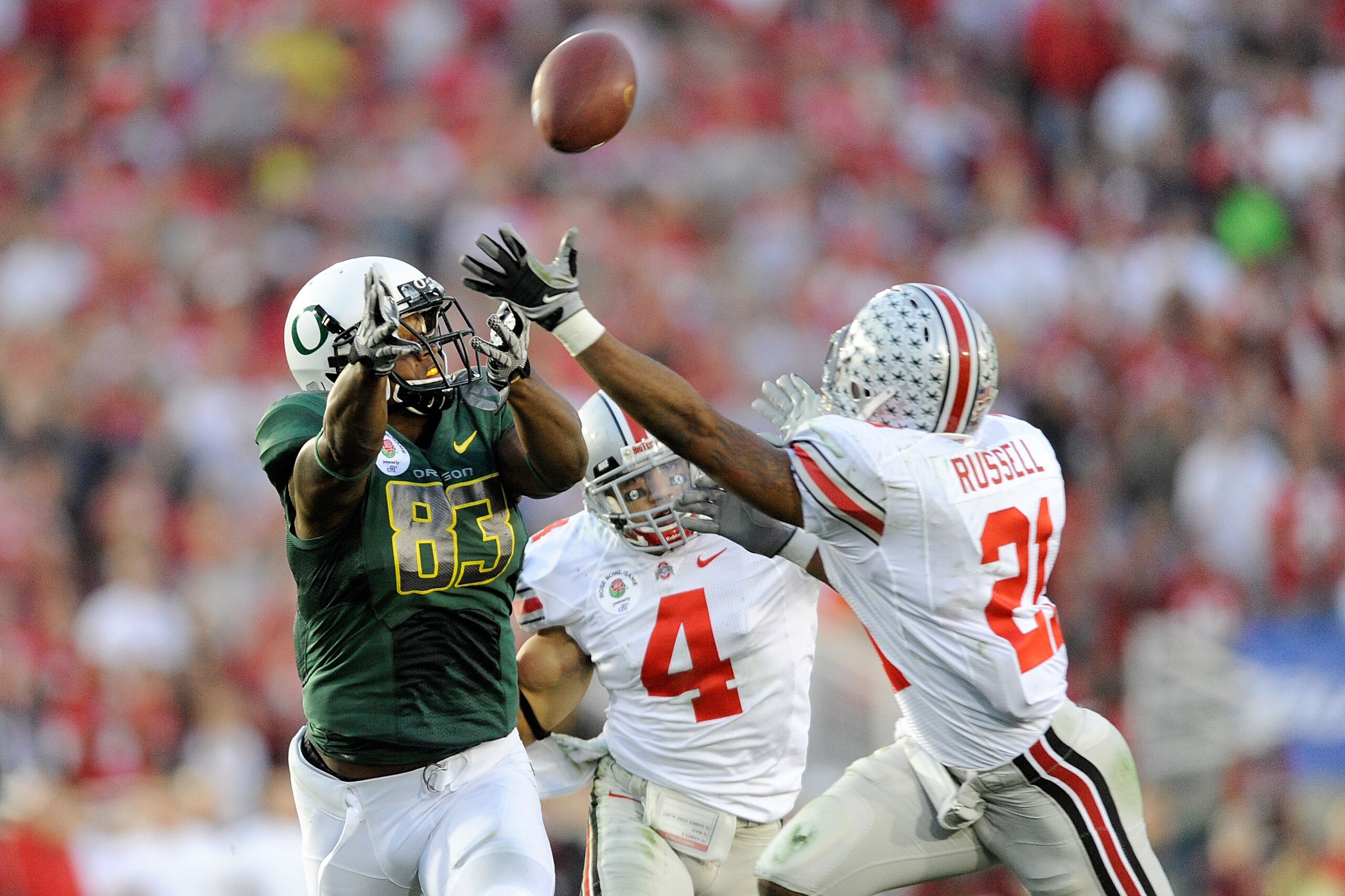 PASADENA, CA - JANUARY 01:  Tight end Ed Dickson #83 of the Oregon Ducks attempts to make a catch against Anderson Russell #21 of the Ohio State Buckeyes in the second half at the 96th Rose Bowl game on January 1, 2010 in Pasadena, California.  (Photo by