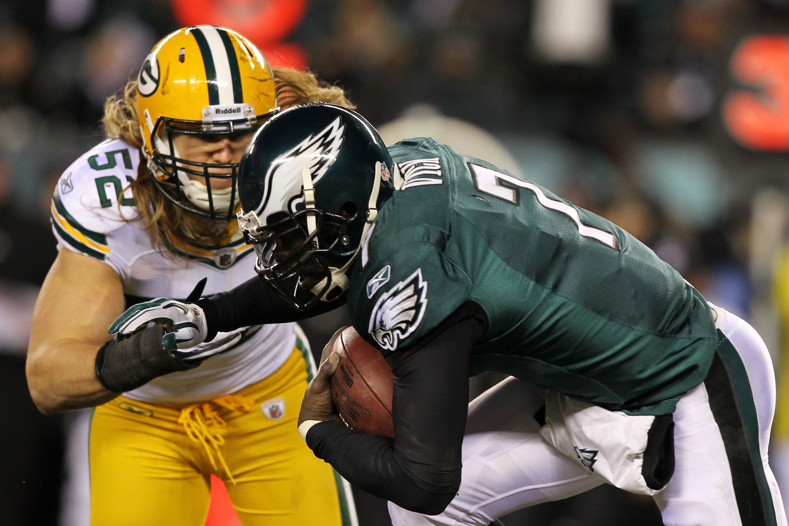 PHILADELPHIA, PA - JANUARY 09:  Michael Vick #7 of the Philadelphia Eagles tries to avoid the tackle of Clay Matthews #52 of the Green Bay Packers during the 2011 NFC wild card playoff game at Lincoln Financial Field on January 9, 2011 in Philadelphia, Pe