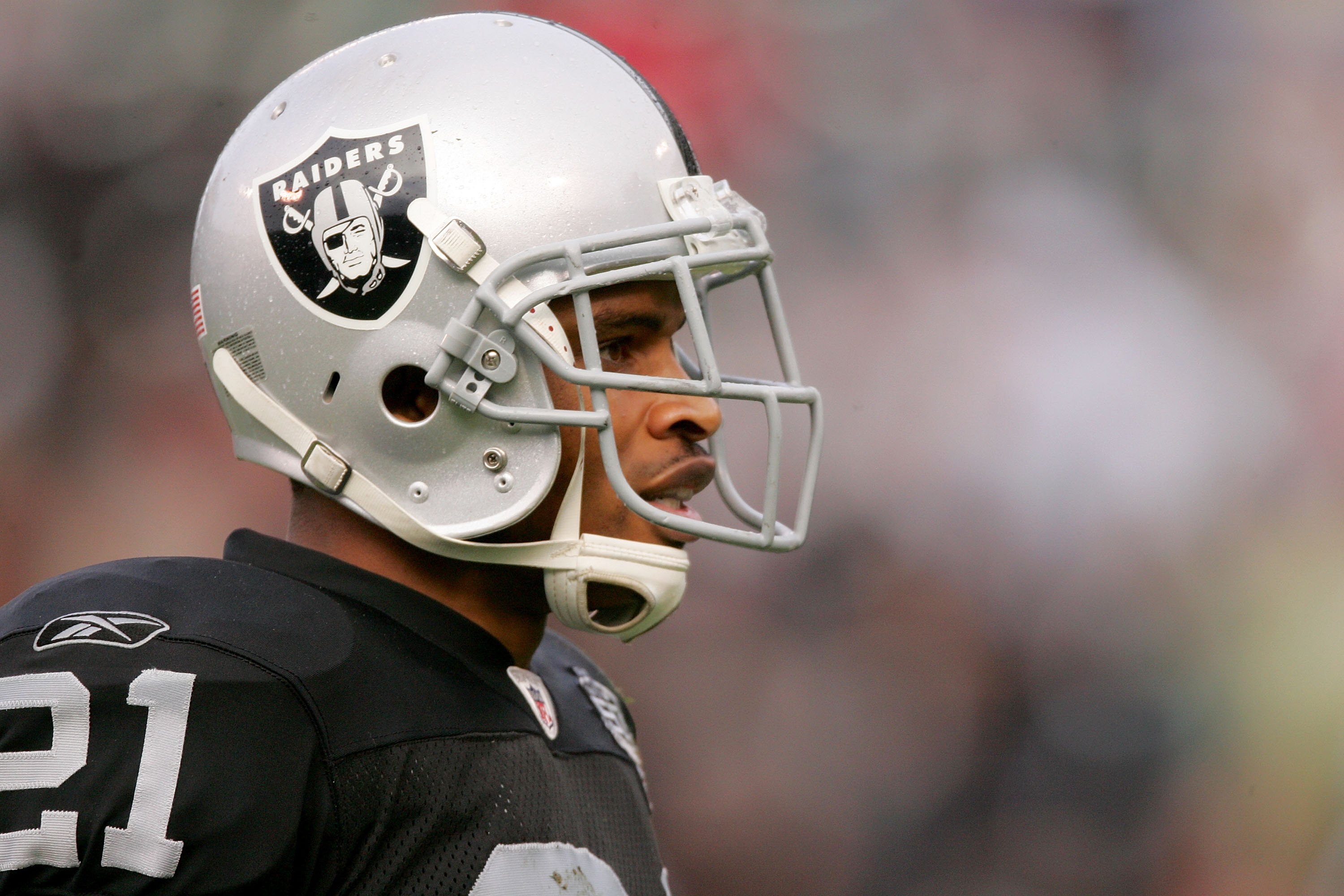 OAKLAND, CA - DECEMBER 13:  Nnamdi Asomugha #21 of the Oakland Raiders stands on the field during their game against the Washington Redskins at Oakland-Alameda County Coliseum on December 13, 2009 in Oakland, California.  (Photo by Ezra Shaw/Getty Images)