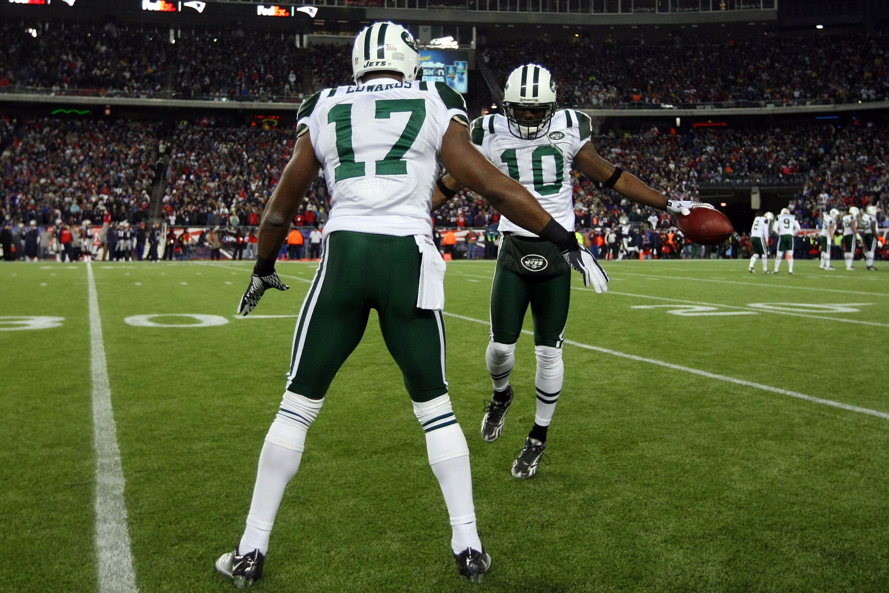 FOXBORO, MA - JANUARY 16:  Santonio Holmes #10 of the New York Jets celebrates his fourth quarter touchdown against the New England Patriots with Braylon Edwards #17 during their 2011 AFC divisional playoff game at Gillette Stadium on January 16, 2011 in