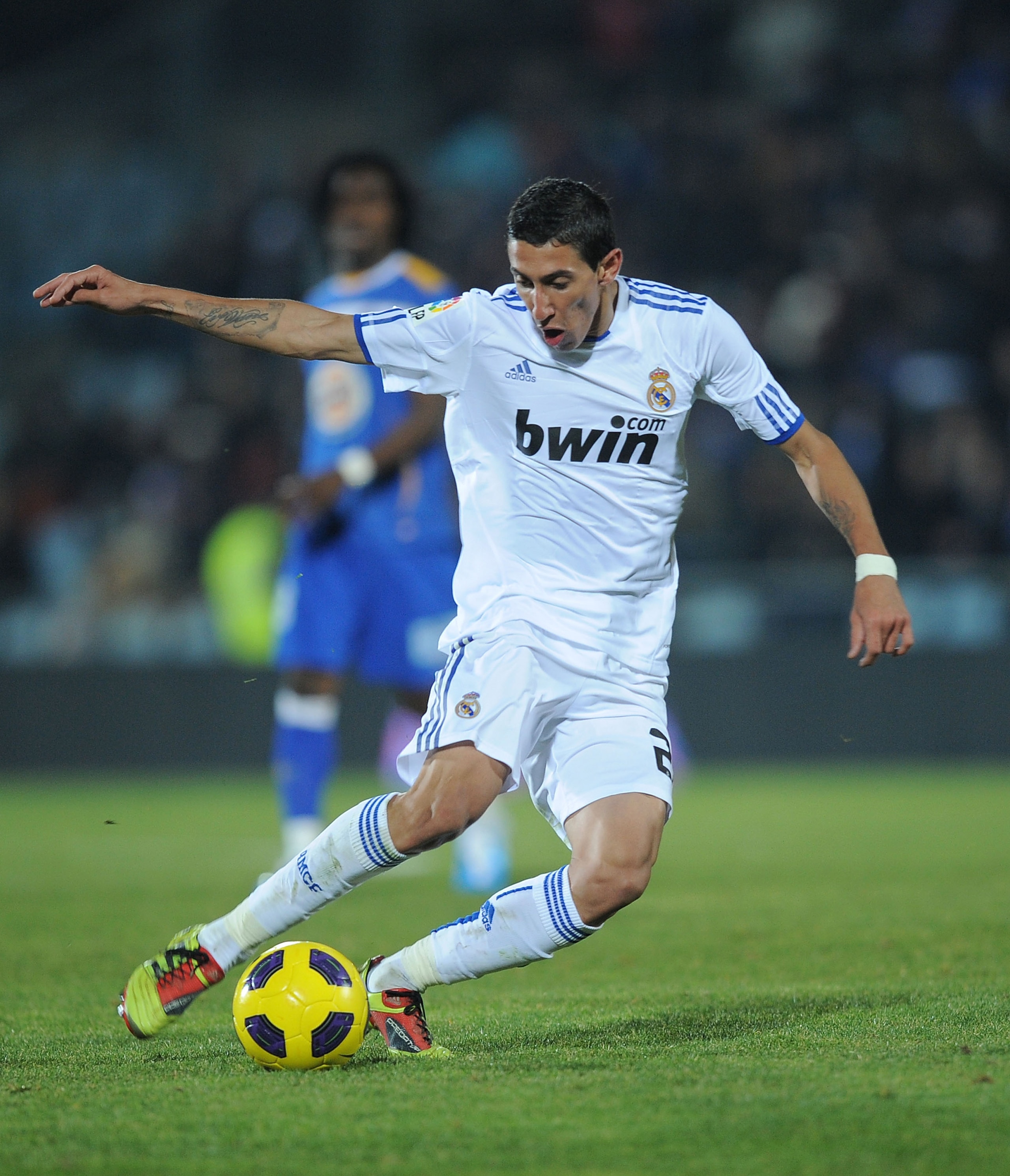 GETAFE, SPAIN - JANUARY 03:  Angel di Maria of Real Madrid in action during the La Liga match between Getafe and Real Madrid at Coliseum Alfonso Perez stadium on January 3, 2011 in Getafe, Spain.  (Photo by Denis Doyle/Getty Images)