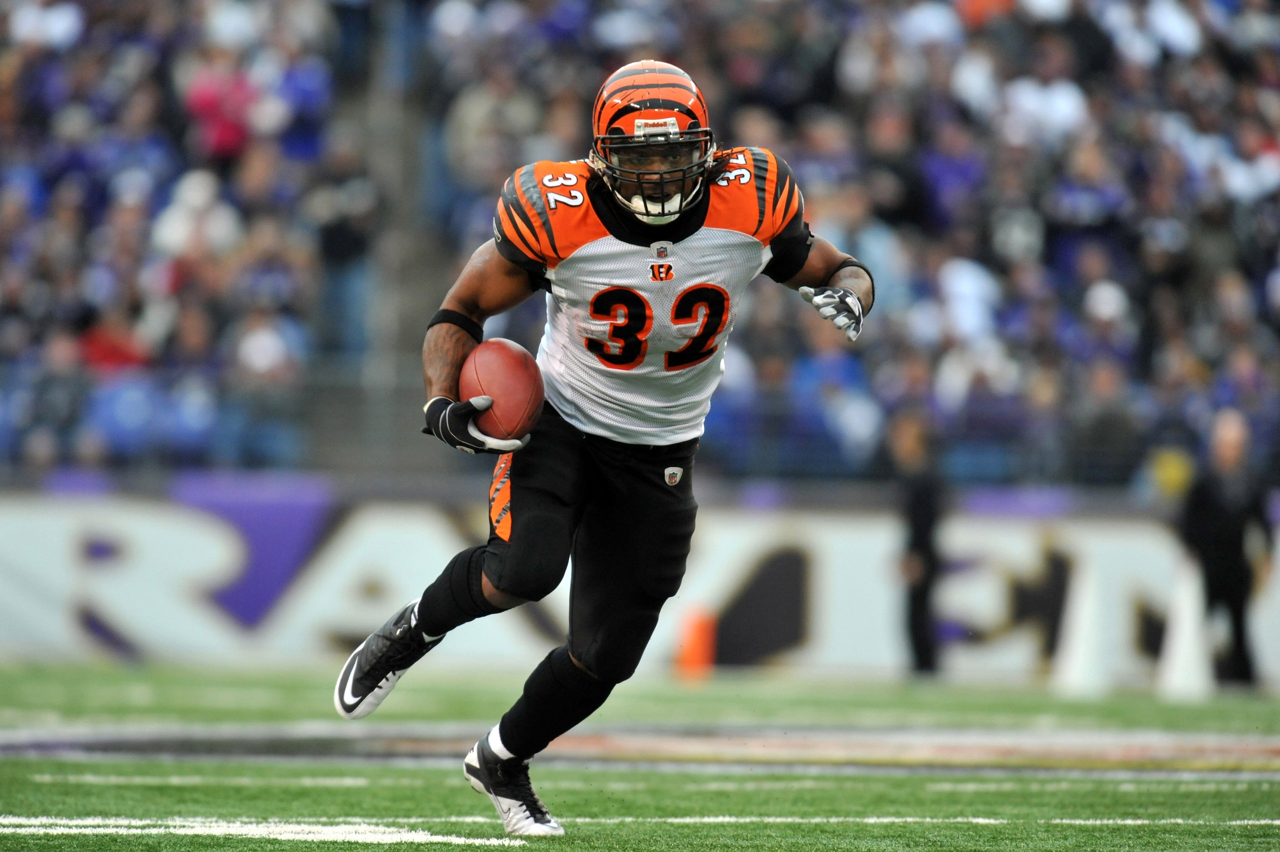 BALTIMORE, MD - JANUARY 2: Cedric Benson #32 of the Cincinnati Bengals runs the ball against the Baltimore Ravens at M&T Bank Stadium on January 2, 2011 in Baltimore, Maryland. The Ravens defeated the Bengals 13-6. (Photo by Larry French/Getty Images) BALTIMORE, MD - JANUARY 2: Cedric Benson #32 of the Cincinnati Bengals runs the ball against the Baltimore Ravens at M&T Bank Stadium on January 2, 2011 in Baltimore, Maryland. The Ravens defeated the Bengals 13-6. (Photo by Larry French/Getty Images)