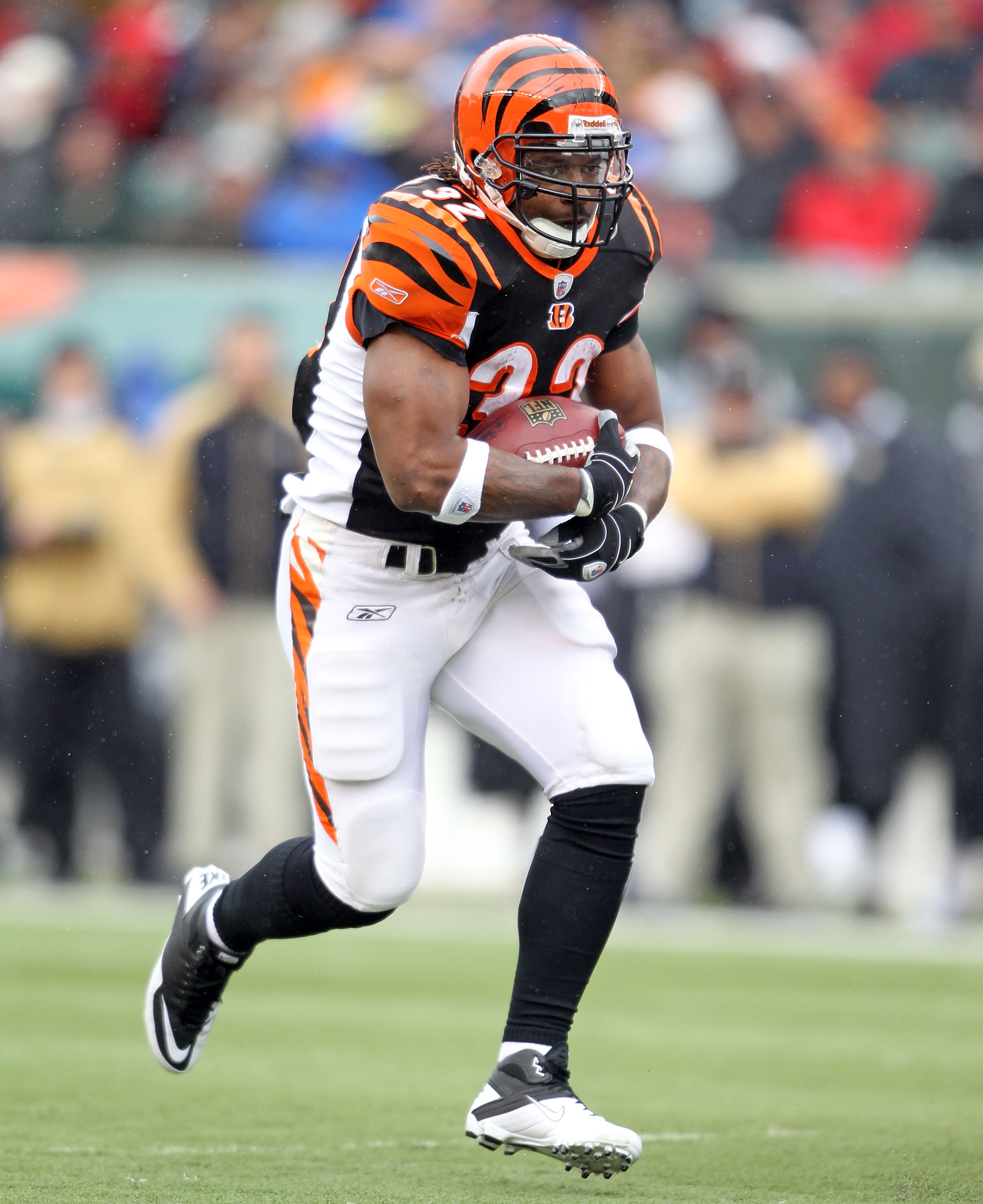 15 November 2009: Cincinnati Bengals running back Cedric Benson (32) prior  to the NFL football game between the Cincinnati Bengals and the Pittsburgh  Steelers at Heinz Field in Pittsburgh, Pennsylvania. .Mandatory Credit 