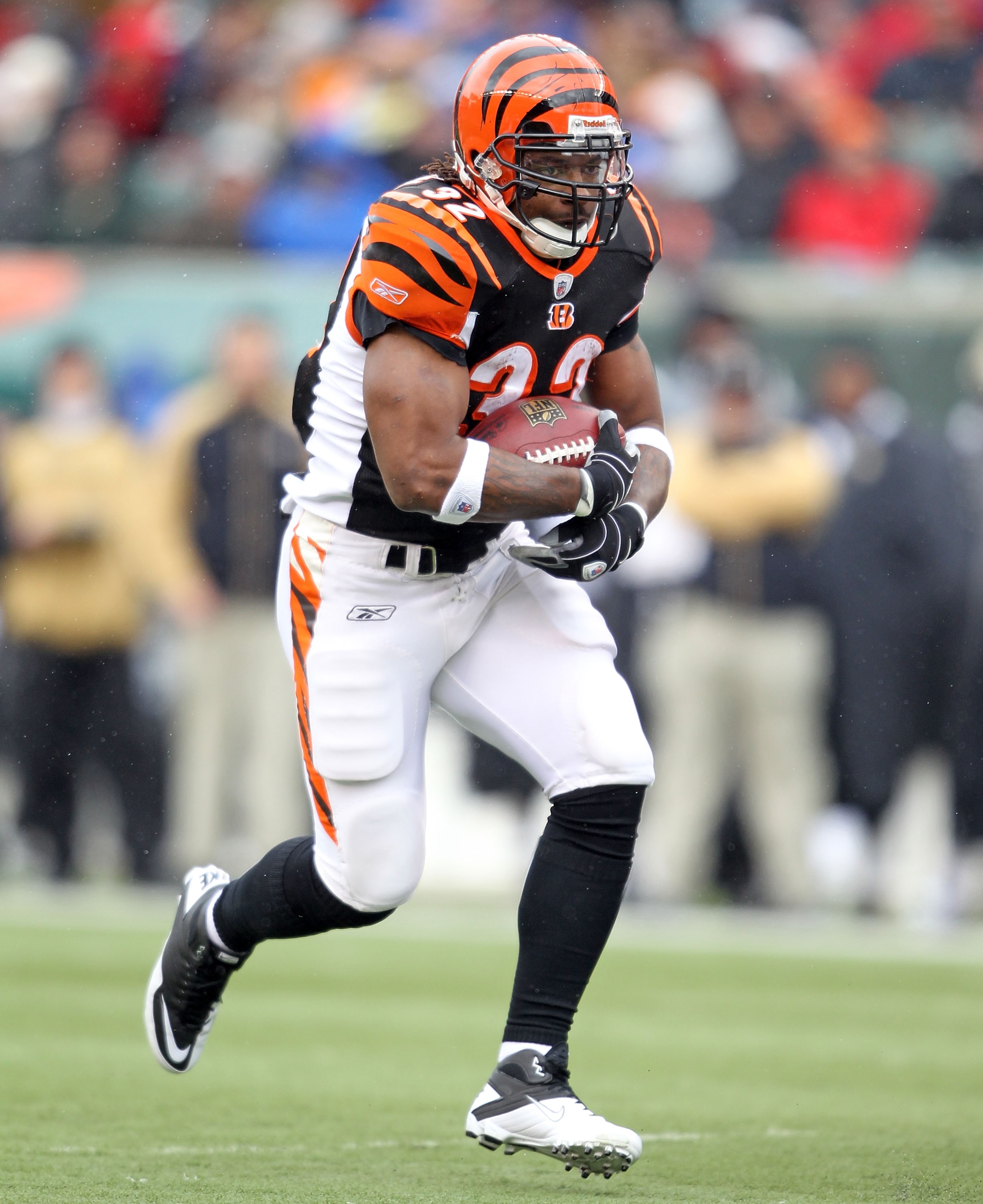 CINCINNATI, OH - DECEMBER 05: Cedric Benson #32 of the Cincinnati Bengals runs with the ball during the NFL game against the New Orleans Saints at Paul Brown Stadium on December 5, 2010 in Cincinnati, Ohio. The Saints won 34-30. (Photo by Andy Lyons/Get CINCINNATI, OH - DECEMBER 05: Cedric Benson #32 of the Cincinnati Bengals runs with the ball during the NFL game against the New Orleans Saints at Paul Brown Stadium on December 5, 2010 in Cincinnati, Ohio. The Saints won 34-30. (Photo by Andy Lyons/Get