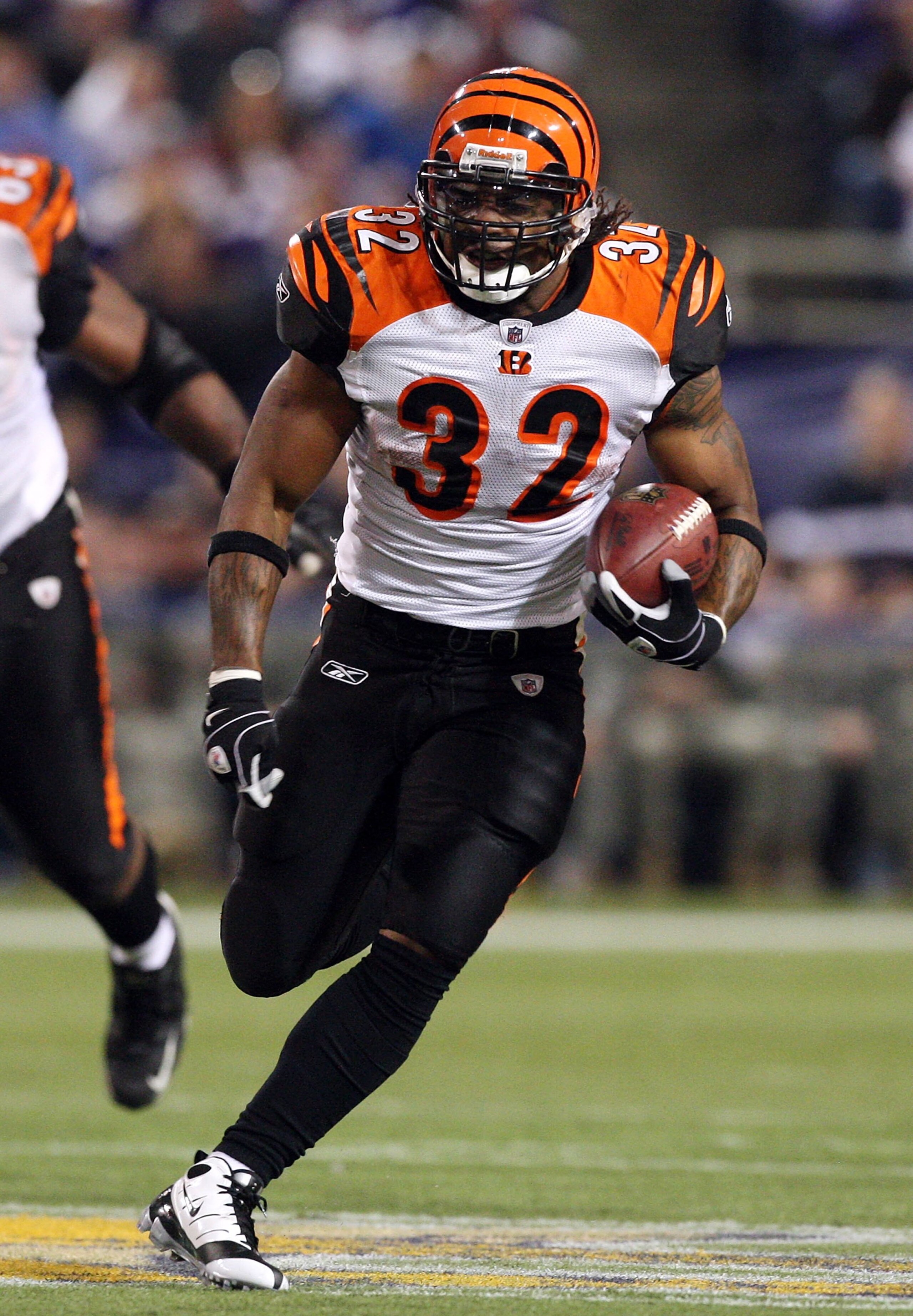 MINNEAPOLIS, MN - DECEMBER 13: Cedric Benson #32 of the Cincinnati Bengals runs the ball against the Minnesota Vikings on December 13, 2009 at Hubert H. Humphrey Metrodome in Minneapolis, Minnesota. The Vikings defeated the Bengals 30-10. (Photo by Jim MINNEAPOLIS, MN - DECEMBER 13: Cedric Benson #32 of the Cincinnati Bengals runs the ball against the Minnesota Vikings on December 13, 2009 at Hubert H. Humphrey Metrodome in Minneapolis, Minnesota. The Vikings defeated the Bengals 30-10. (Photo by Jim