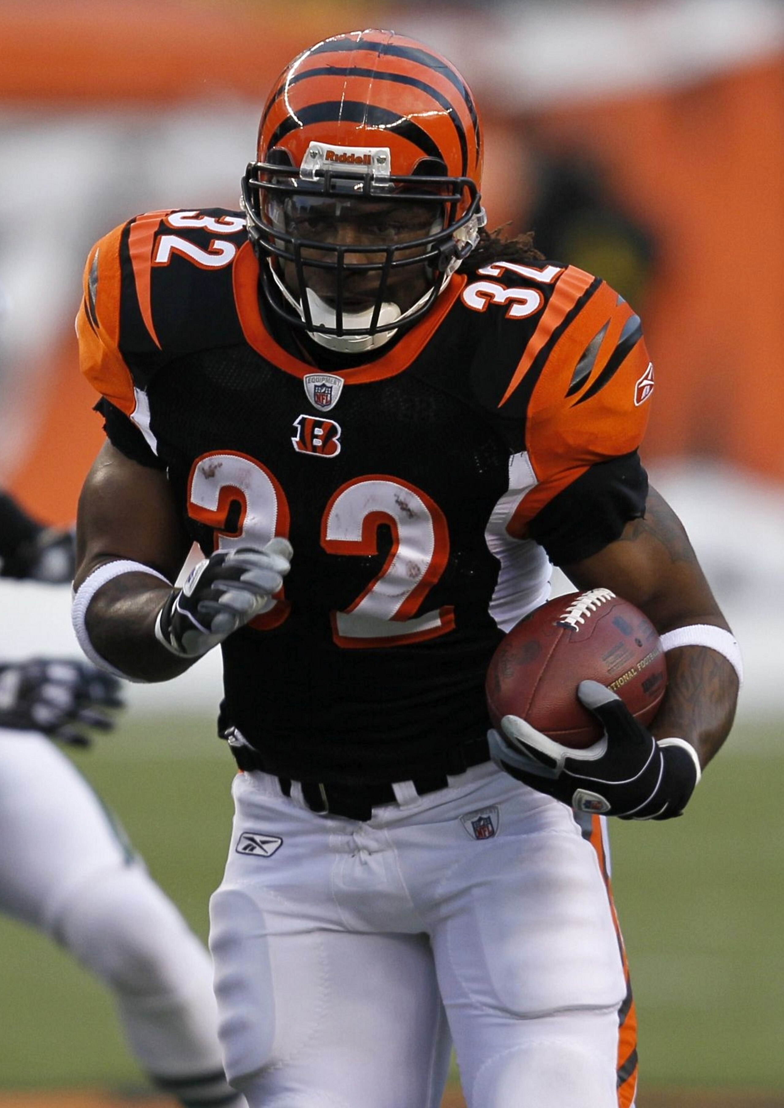 CINCINNATI - JANUARY 9: Cedric Benson #32 of the Cincinnati Bengals runs the ball in the first quarter against the New York Jets during the 2010 AFC wild-card playoff game at Paul Brown Stadium on January 9, 2010 in Cincinnati, Ohio. (Photo by Jonathan D CINCINNATI - JANUARY 9: Cedric Benson #32 of the Cincinnati Bengals runs the ball in the first quarter against the New York Jets during the 2010 AFC wild-card playoff game at Paul Brown Stadium on January 9, 2010 in Cincinnati, Ohio. (Photo by Jonathan D