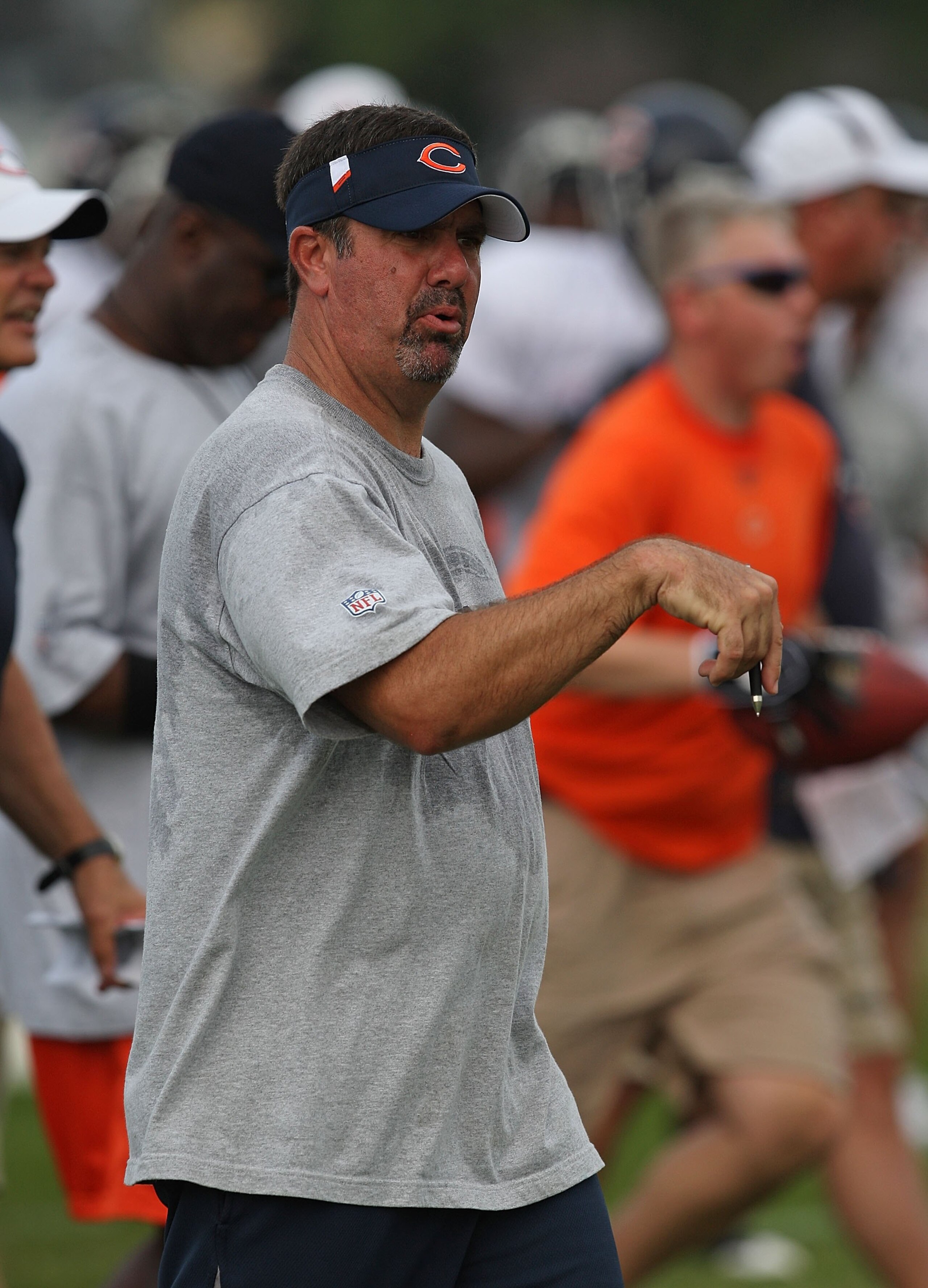 BOURBONNAIS, IL - AUGUST 04: Defensive coordinator Bob Babich of the Chicago Bears talks to the defesive players during a training camp practice on August 4, 2009 at Olivet Nazarene University in Bourbonnais, Illinois. (Photo by Jonathan Daniel/Getty Imag BOURBONNAIS, IL - AUGUST 04: Defensive coordinator Bob Babich of the Chicago Bears talks to the defesive players during a training camp practice on August 4, 2009 at Olivet Nazarene University in Bourbonnais, Illinois. (Photo by Jonathan Daniel/Getty Imag