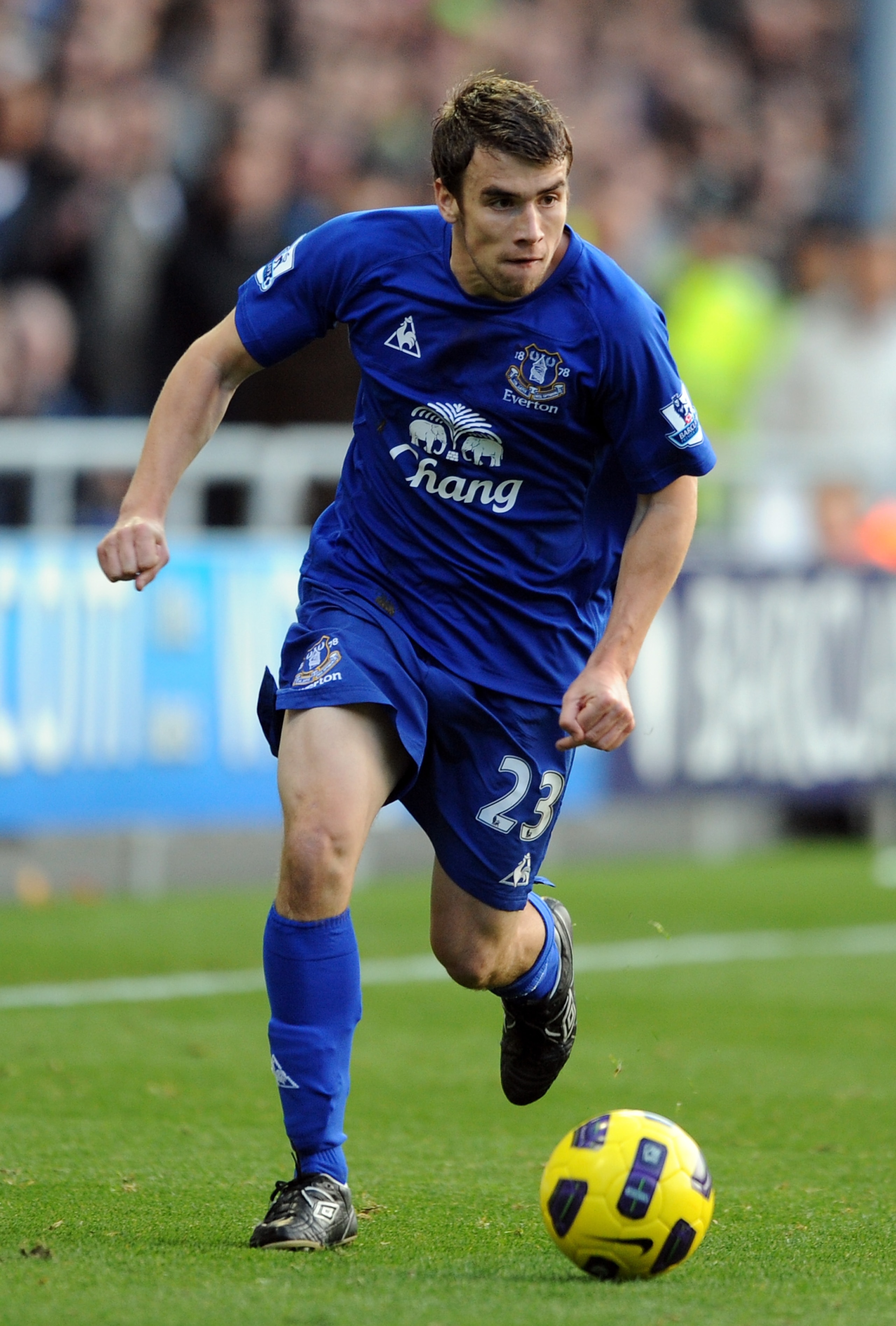 BLACKPOOL, ENGLAND - NOVEMBER 06:  Seamus Coleman of Everton in action during the Barclays Premier League match between Blackpool and Everton at Bloomfield Road on November 6, 2010 in Blackpool, England.  (Photo by Chris Brunskill/Getty Images)