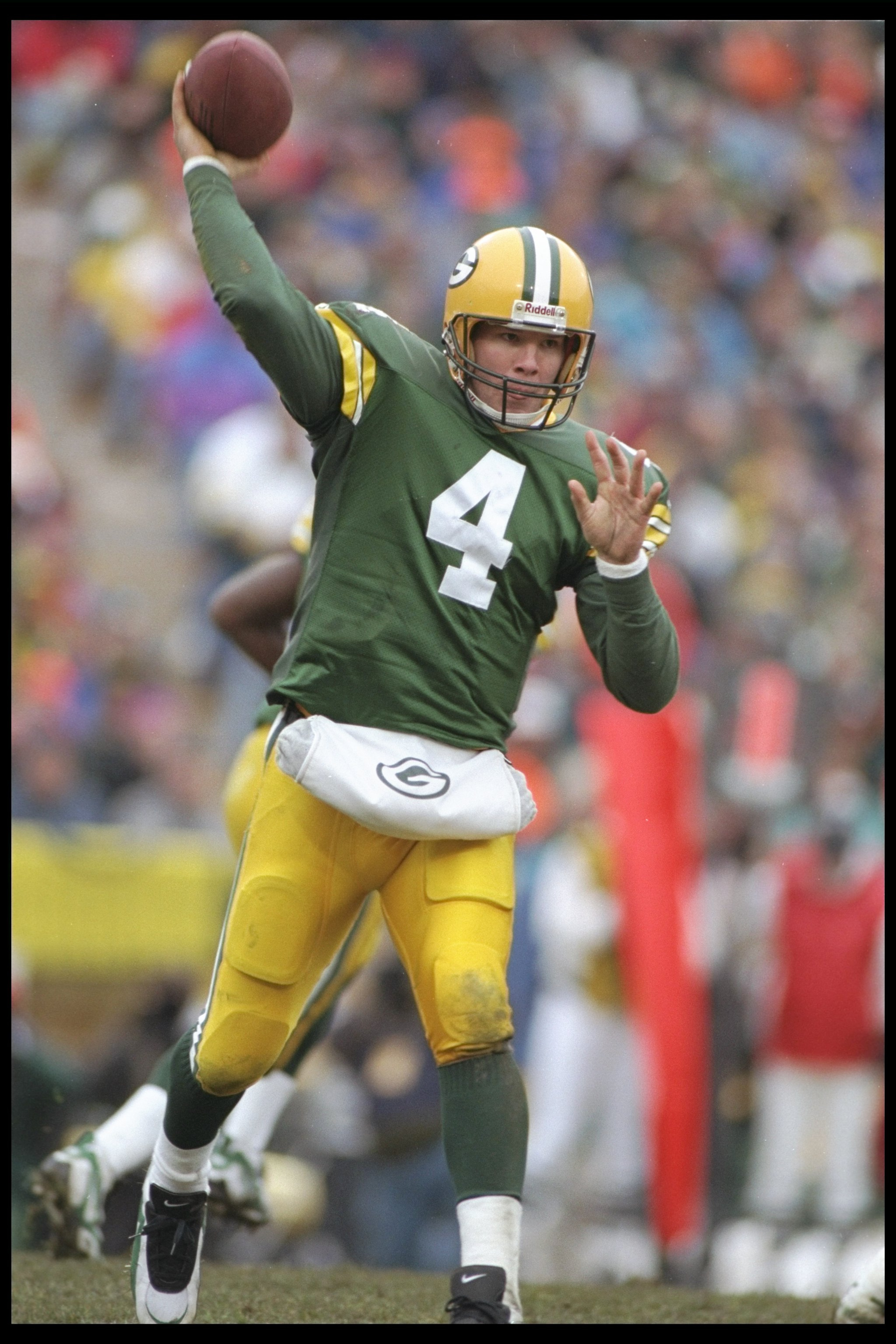 26 Nov 1995:  Quarterback Brett Favre of the Green Bay Packers throws a pass during a game against the Tampa Bay Buccaneers at Lambeau Field in Green Bay, Wisconsin.  The Packers won the game 35-13.  Mandatory Credit: Todd Rosenberg  /Allsport