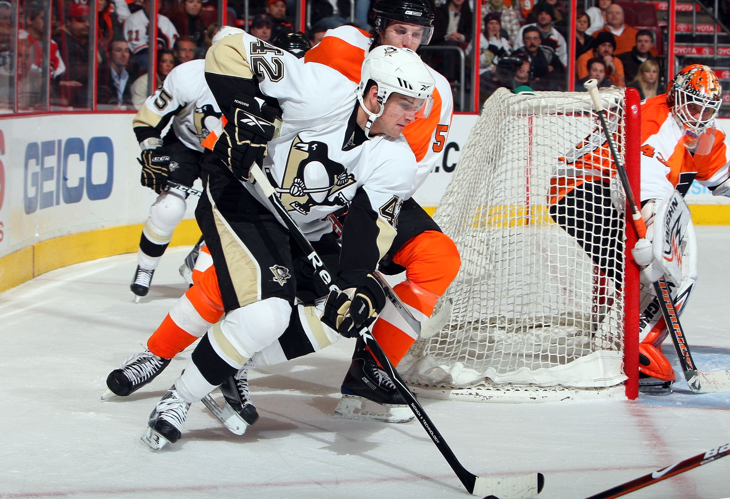 PHILADELPHIA - JANUARY 13:  Dustin Jeffrey #42 of the Pittsburgh Penguins skates against the Philadelphia Flyers on January 13, 2009 at Wachovia Center in Philadelphia, Pennsylvania. The Penguins defeated the Flyers 4-2.  (Photo by Jim McIsaac/Getty Image