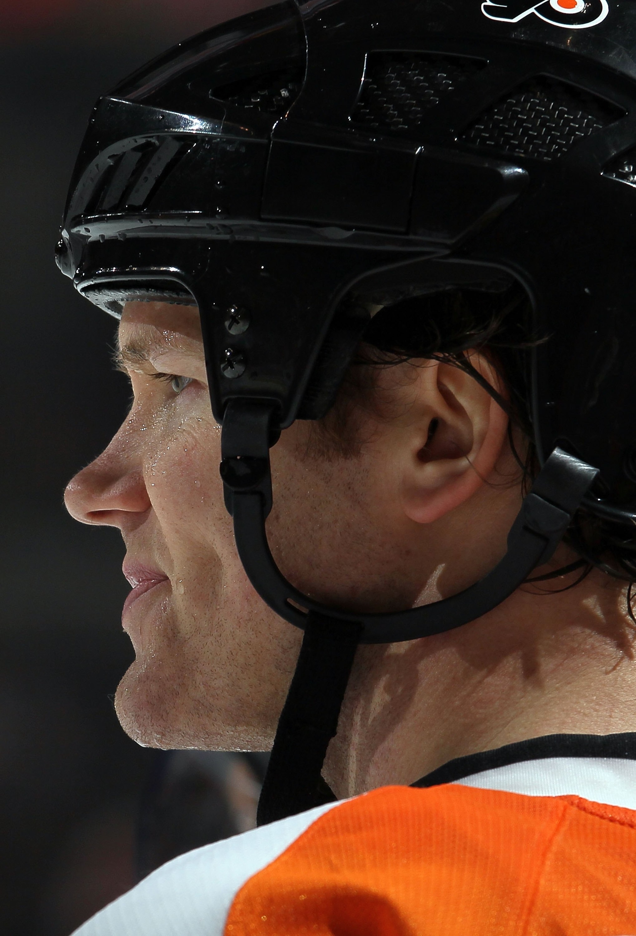 PHILADELPHIA, PA - JANUARY 20:  Chris Pronger #20 of the Philadelphia Flyers skates against the Ottawa Senators on January 20, 2011 at Wells Fargo Center in Philadelphia, Pennsylvania.  (Photo by Jim McIsaac/Getty Images)