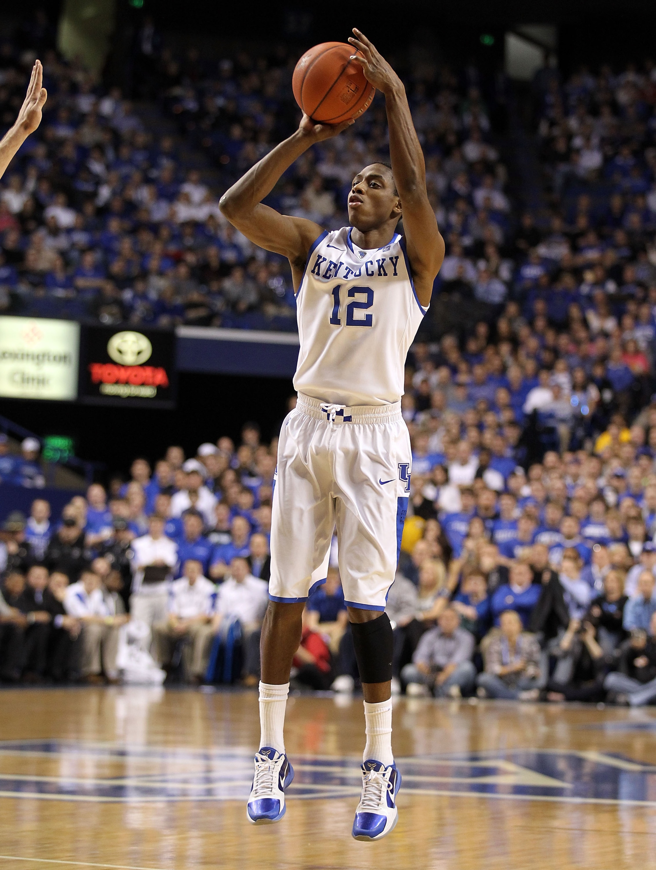 LEXINGTON, KY - JANUARY 03:  Brandon Knight #12 of the Kentucky Wildcats shoots the ball during the game against the Penn Quakers at Rupp Arena on January 3, 2011 in Lexington, Kentucky.  Kentucky won 86-62.  (Photo by Andy Lyons/Getty Images)