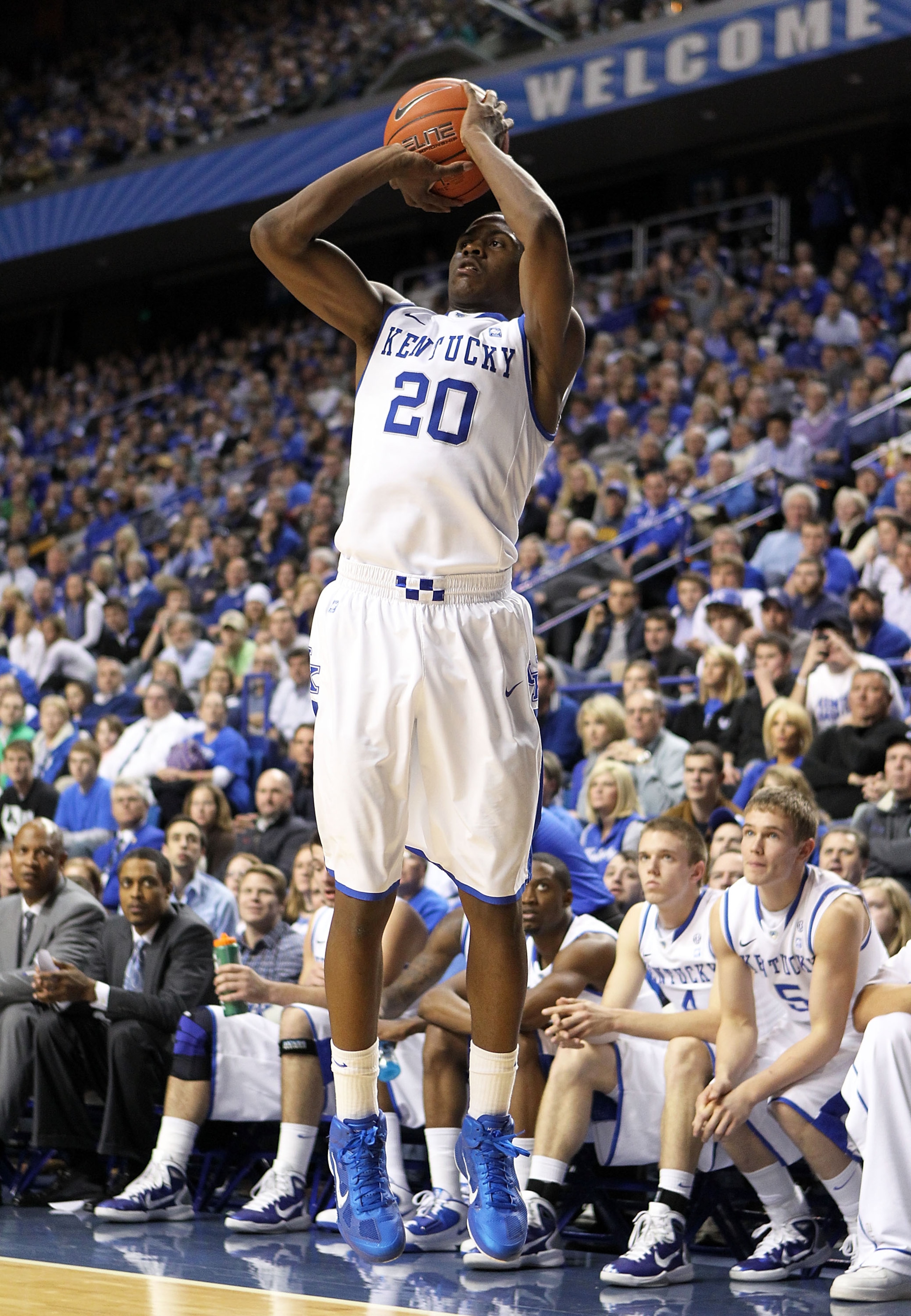 LEXINGTON, KY - JANUARY 03: Doron Lamb #20 of the Kentucky Wildcats shoots the ball during the game against the Penn Quakers at Rupp Arena on January 3, 2011 in Lexington, Kentucky.  (Photo by Andy Lyons/Getty Images)
