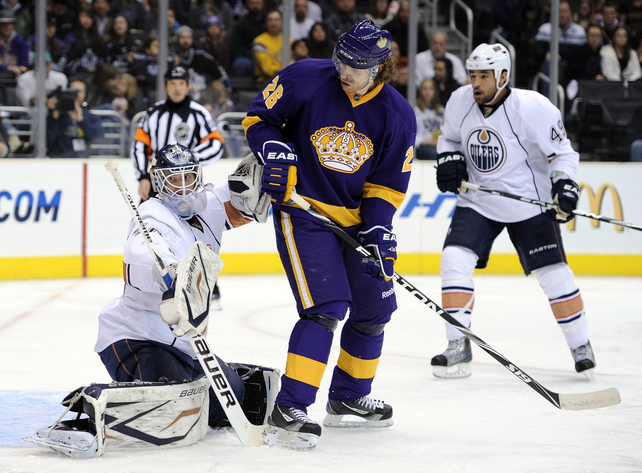 LOS ANGELES, CA - JANUARY 15: Devan Dubnyk #40 of the Edmonton Oliers makes a save is front of Michal Handzus #26 of the Los Angeles Kings during the second period at the Staples Center on January 15, 2011 in Los Angeles, California. (Photo by Harry How LOS ANGELES, CA - JANUARY 15: Devan Dubnyk #40 of the Edmonton Oliers makes a save is front of Michal Handzus #26 of the Los Angeles Kings during the second period at the Staples Center on January 15, 2011 in Los Angeles, California. (Photo by Harry How