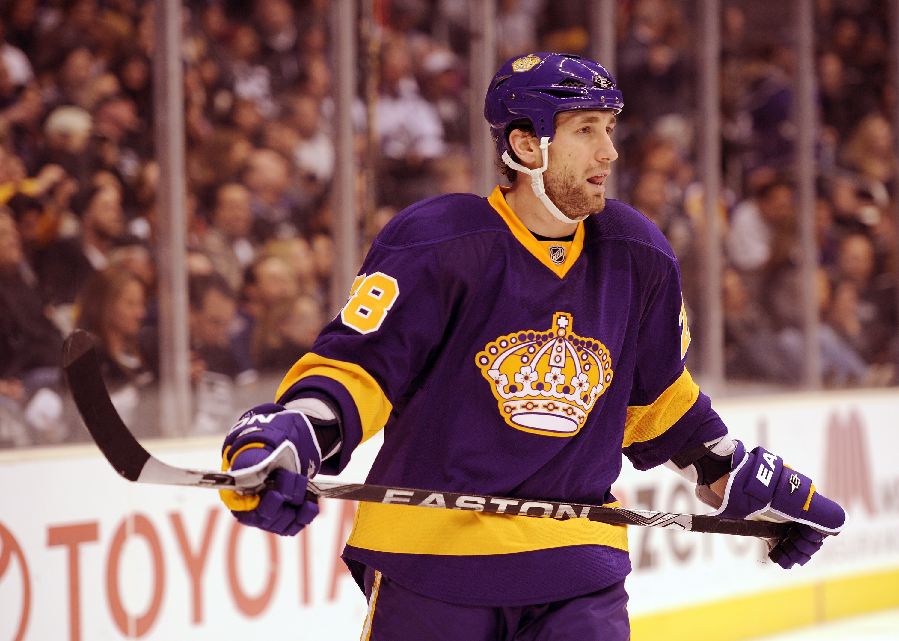LOS ANGELES, CA - JANUARY 15:  Jarret Stoll #28 of the Los Angeles Kings takes a breather during the game against the Edmonton Oilers at the Staples Center on January 15, 2011 in Los Angeles, California.  (Photo by Harry How/Getty Images)