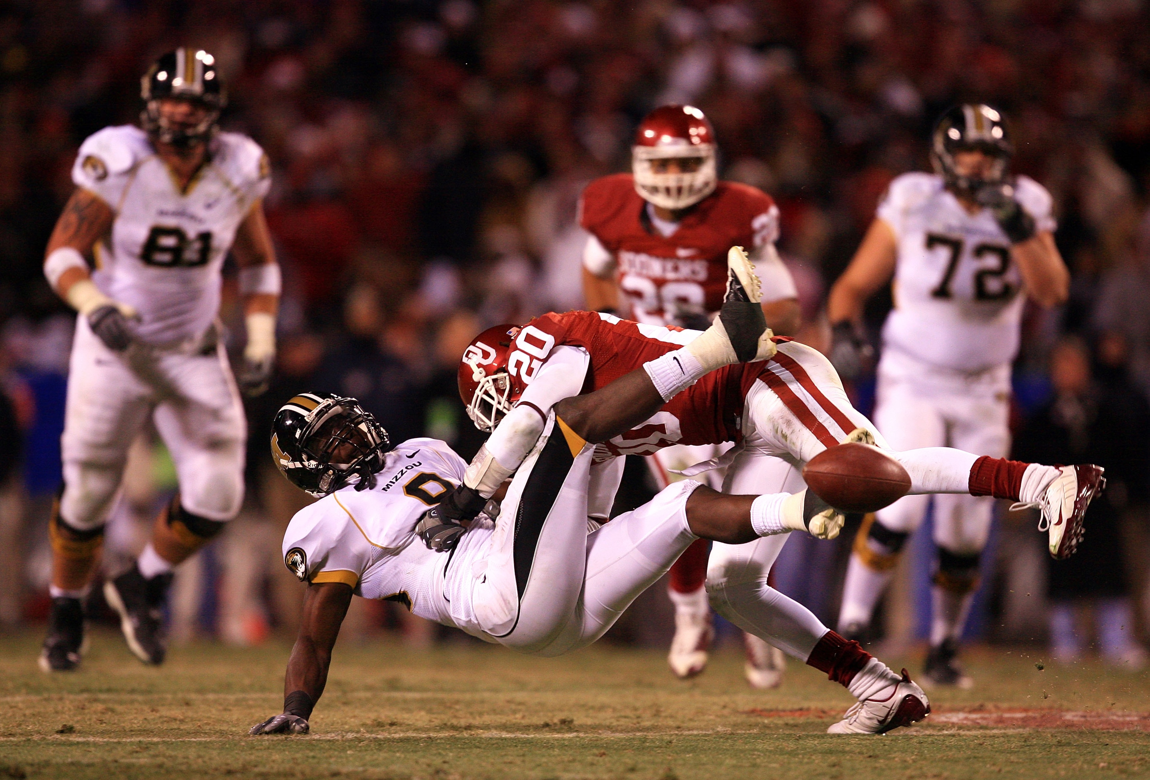 KANSAS CITY, MO - DECEMBER 06: Quinton Carter #20 of the Oklahoma Sooners breaks up a pass intended for Jeremy Maclin #9 of the Missouri Tigers during the Big 12 Championship on December 6, 2008 at Arrowhead Stadium in Kansas City, Missouri. (Photo by Ja KANSAS CITY, MO - DECEMBER 06: Quinton Carter #20 of the Oklahoma Sooners breaks up a pass intended for Jeremy Maclin #9 of the Missouri Tigers during the Big 12 Championship on December 6, 2008 at Arrowhead Stadium in Kansas City, Missouri. (Photo by Ja