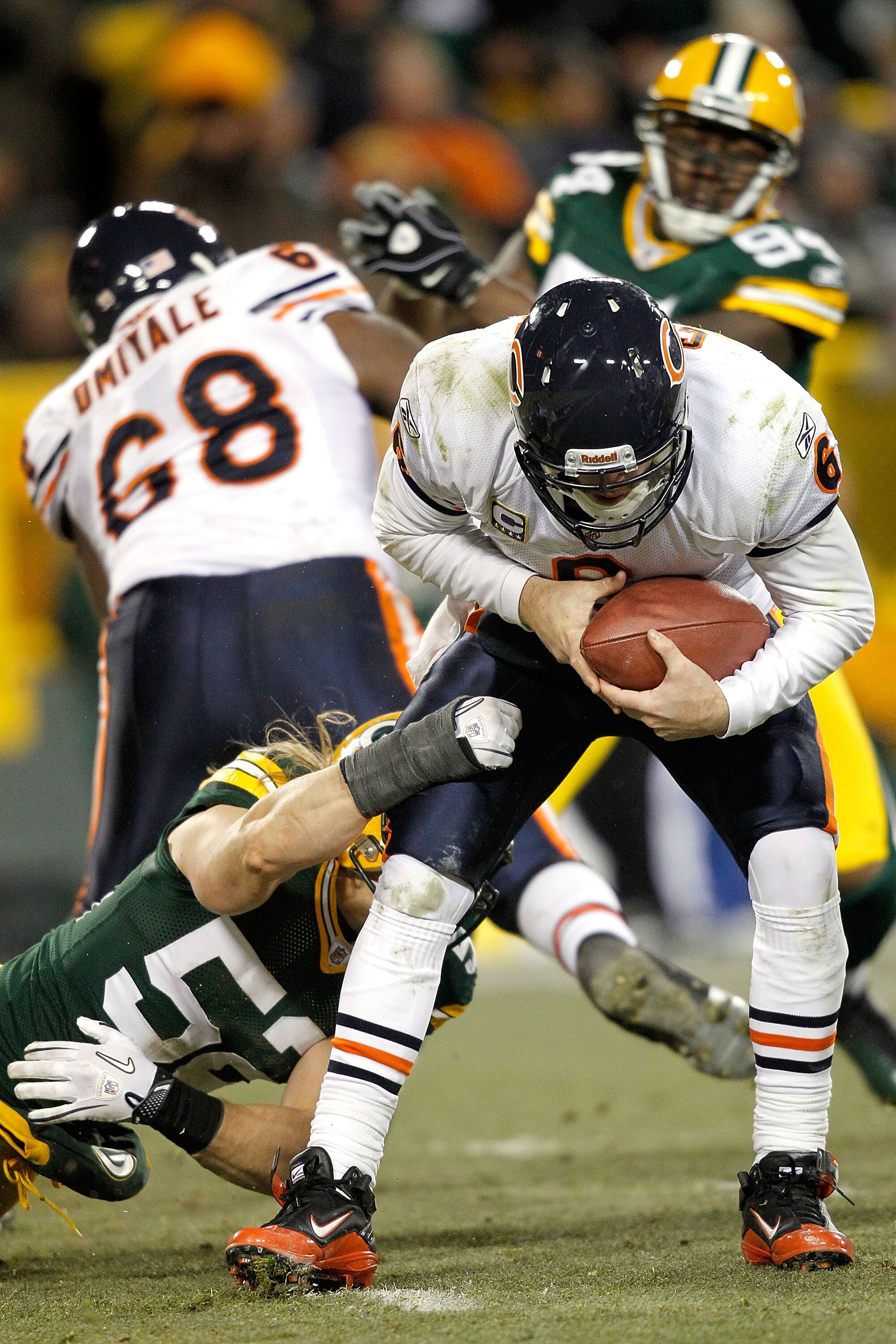 GREEN BAY, WI - JANUARY 02:  Quarterback Jay Cutler #6 of the Chicago Bears is sacked by Clay Matthews #52 of the Green Bay Packers at Lambeau Field on January 2, 2011 in Green Bay, Wisconsin.  (Photo by Matthew Stockman/Getty Images)