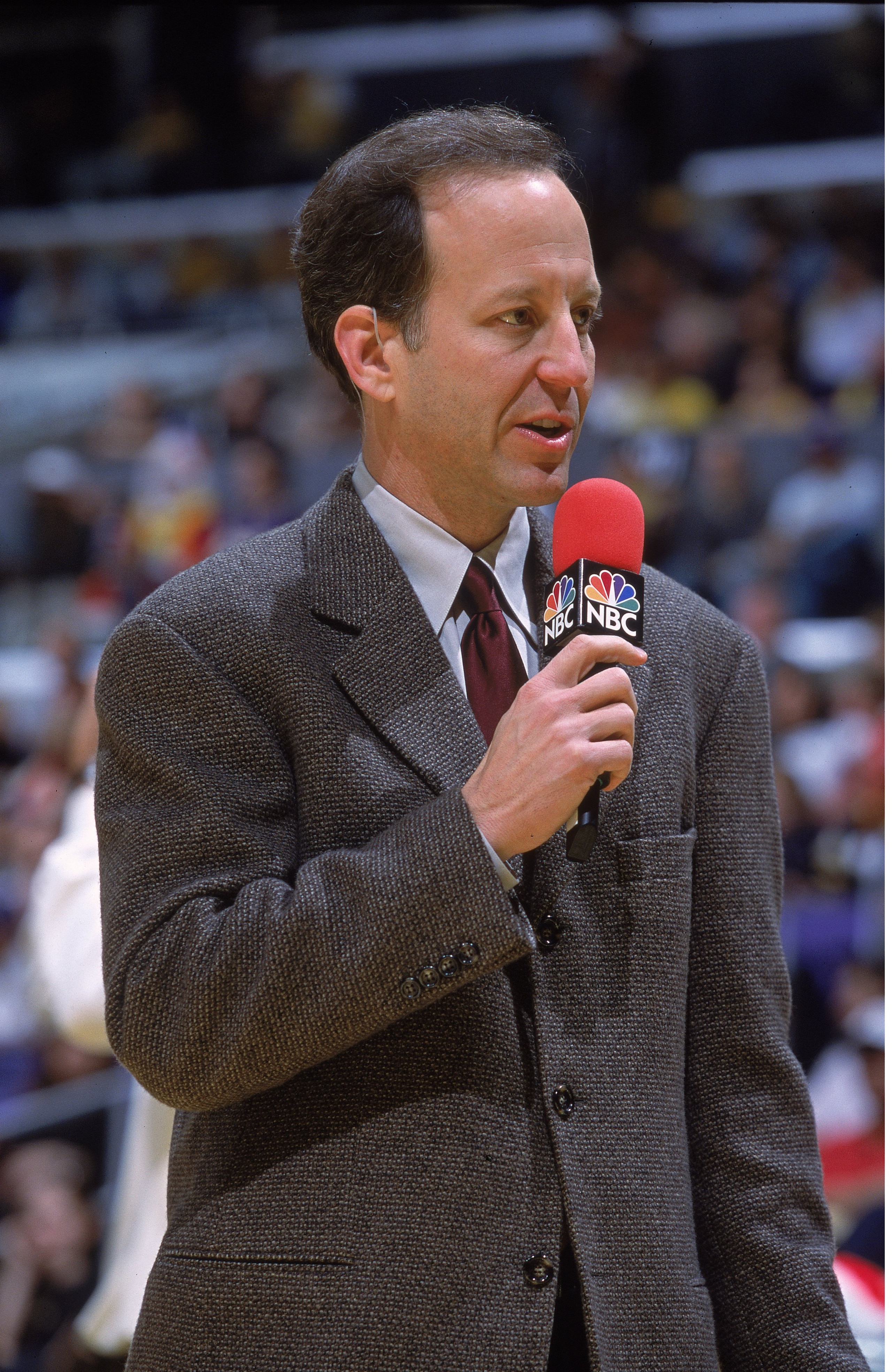 25 Dec 2000:  Sportscaster Jim Gray talks about the game between the Los Angeles Lakers and the Portland Trail Blazers at the STAPLES Center in Los Angeles, California. The Trail Blazers defeated the Lakers 109-104.   NOTE TO USER: It is expressly underst