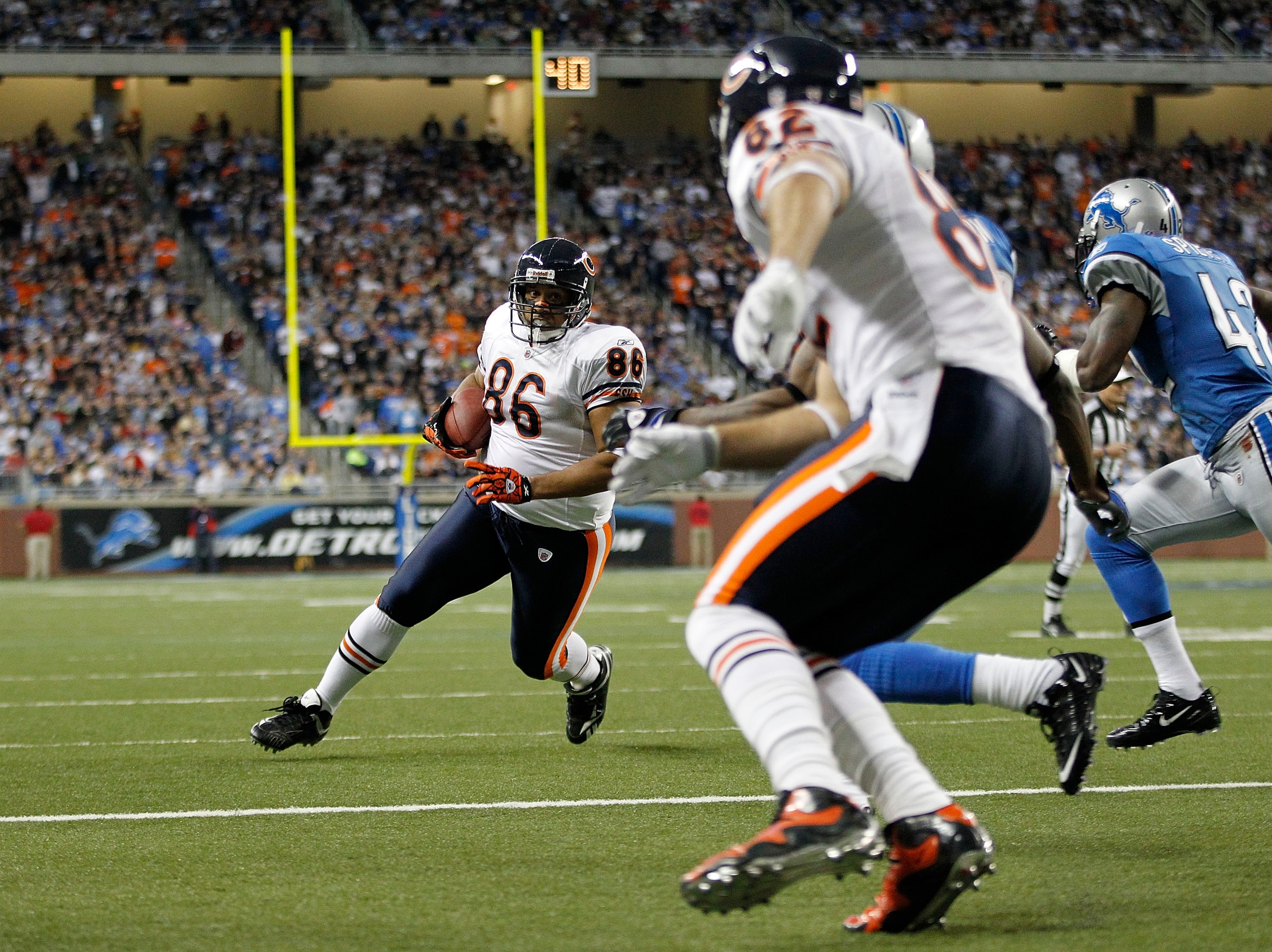 DETROIT - DECEMBER 05:  Brandon Manumaleuna #86 of the Chicago Bears runs for a fourth quarter touchdown as Greg Olsen #82 blocks during the game against the Detroit Lions at Ford Field on December 5, 2010 in Detroit, Michigan. The Bears defeated the Lion