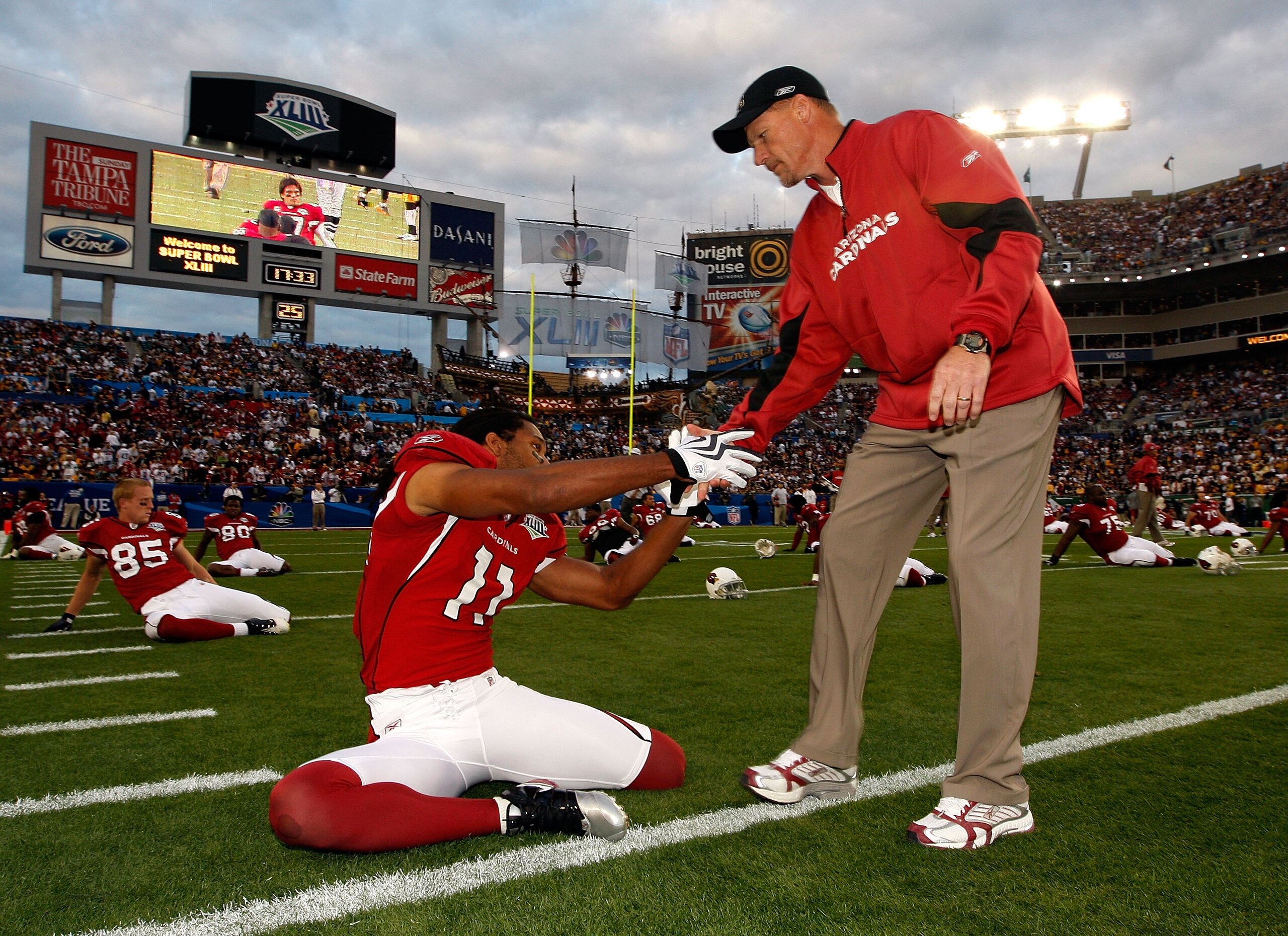TAMPA, FL - FEBRUARY 01:  Head coach Ken Whisenhunt shakes hands with Larry Fitzgerald #11 of the Arizona Cardinals before taking on the Pittsburgh Steelers during Super Bowl XLIII on February 1, 2009 at Raymond James Stadium in Tampa, Florida.  (Photo by