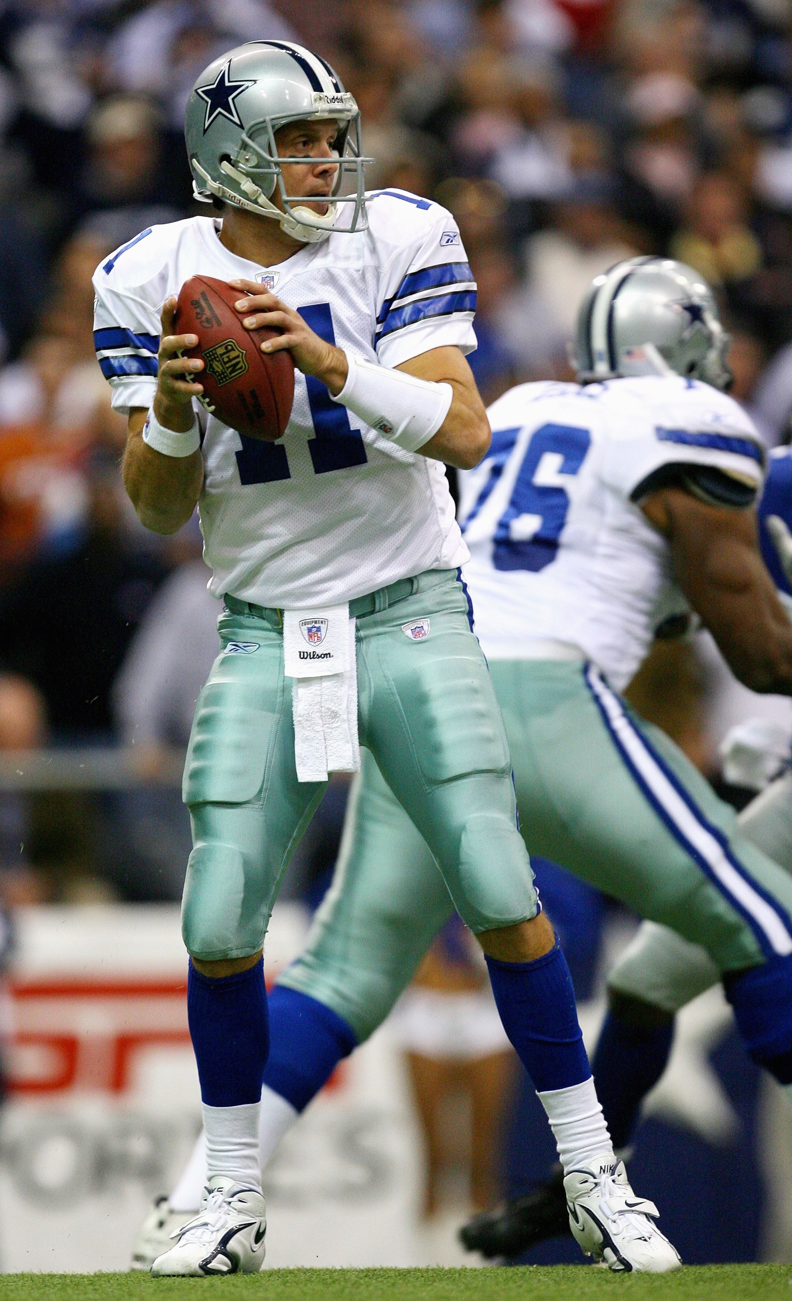 IRVING, TX - OCTOBER 23: Quarterback Drew Bledsoe #11 of the Dallas Cowboys drops back to pass during the game against the New York Giants at Texas Stadium on October 23, 2006 in Irving, Texas. The Giants defeated the Cowboys 36-22. (Photo by Ronald Marti IRVING, TX - OCTOBER 23: Quarterback Drew Bledsoe #11 of the Dallas Cowboys drops back to pass during the game against the New York Giants at Texas Stadium on October 23, 2006 in Irving, Texas. The Giants defeated the Cowboys 36-22. (Photo by Ronald Marti