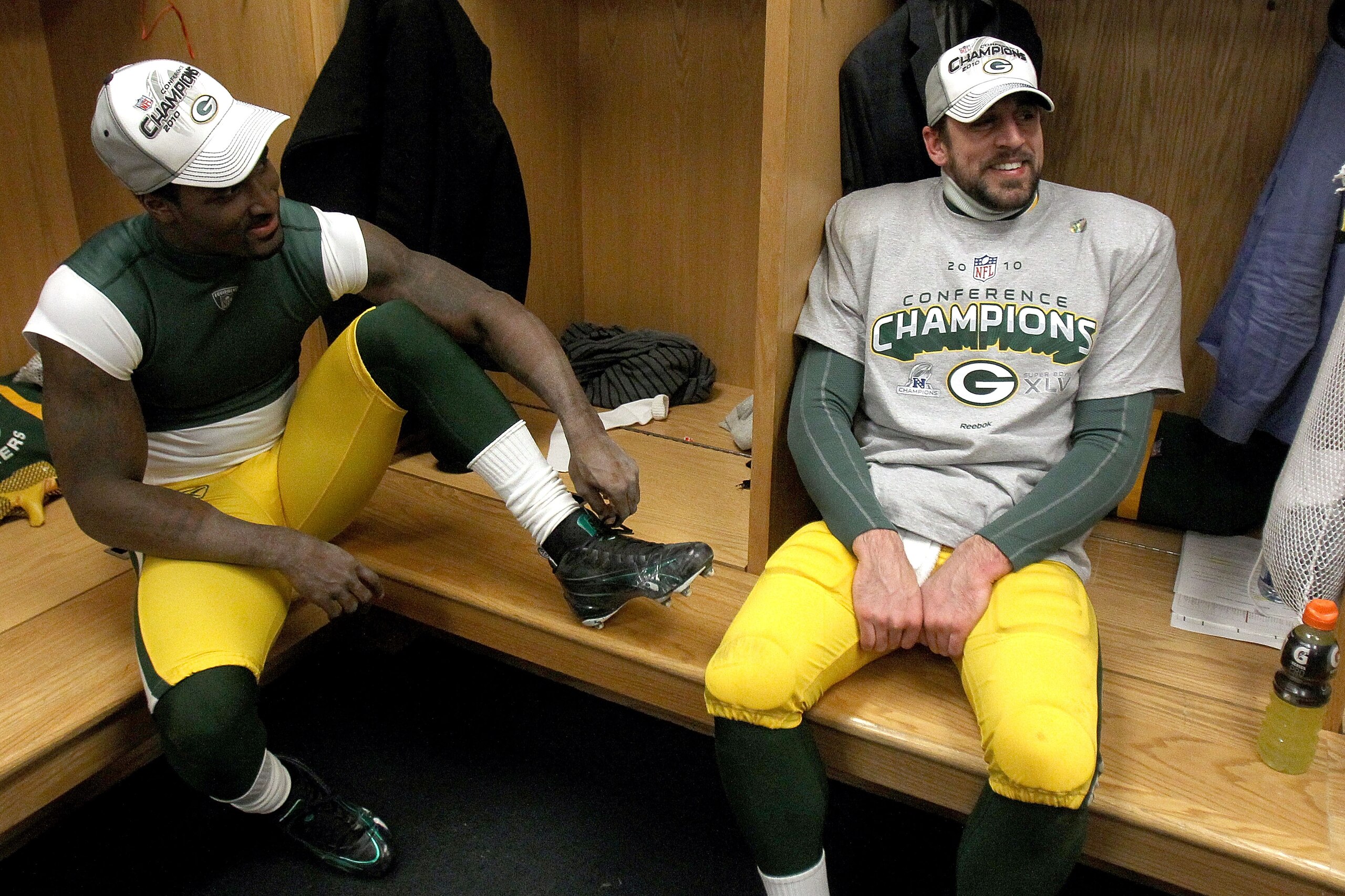 CHICAGO, IL - JANUARY 23:  (R-L) Quarterback Aaron Rodgers #12 and James Jones #89 of the Green Bay Packers celebrate the Packers 21-14 victory against the Chicago Bears in the NFC Championship Game at Soldier Field on January 23, 2011 in Chicago, Illinoi