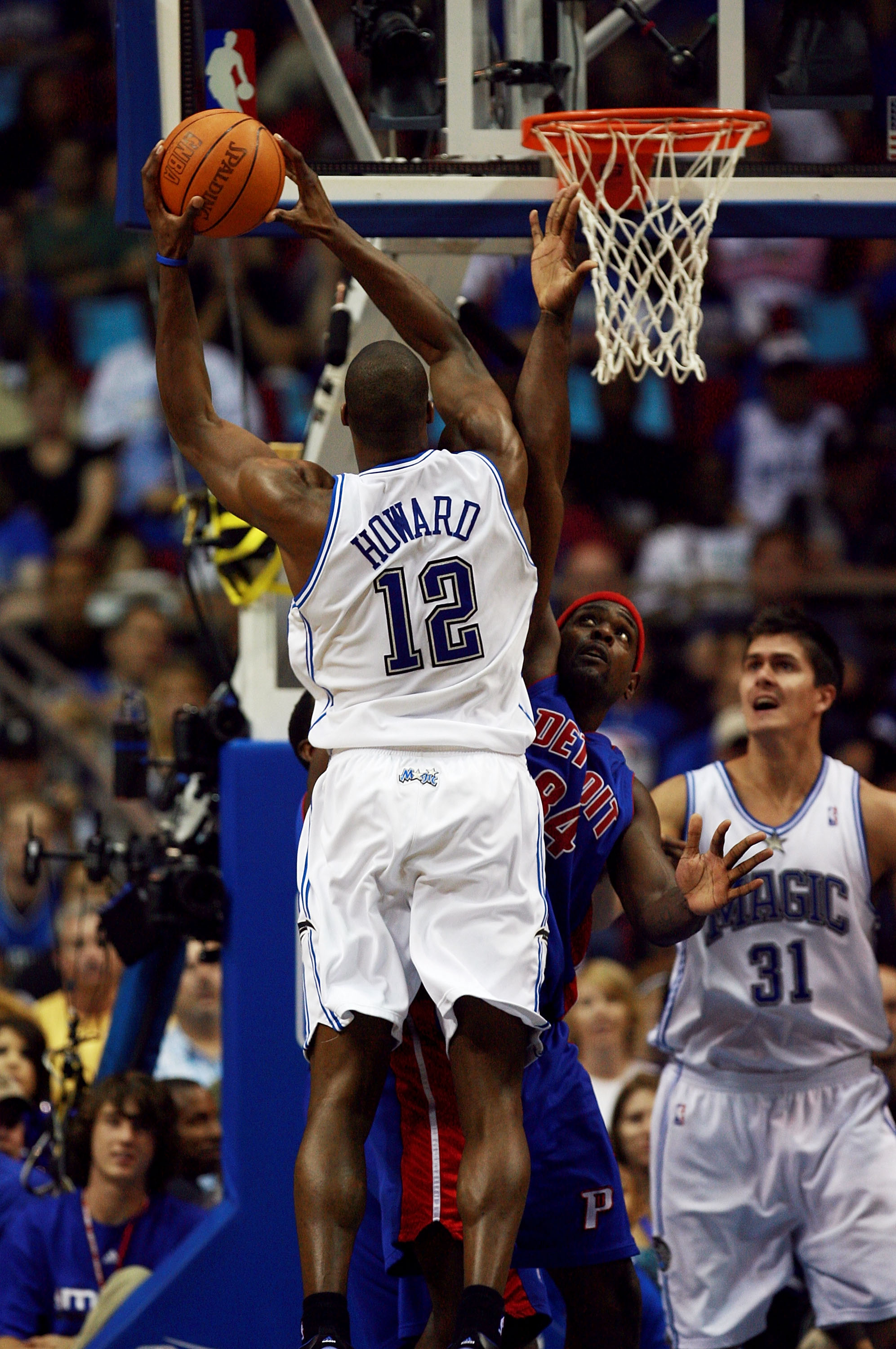 ORLANDO, FL - APRIL 28:  Dwight Howard #12 of the Orlando Magic scores over Chris Webber #84 of the Detroit Pistons in the second half in Game Four of the Eastern Conference Quarterfinals during the 2007 NBA Playoffs at Amway Arena on April 28, 2007 in Or