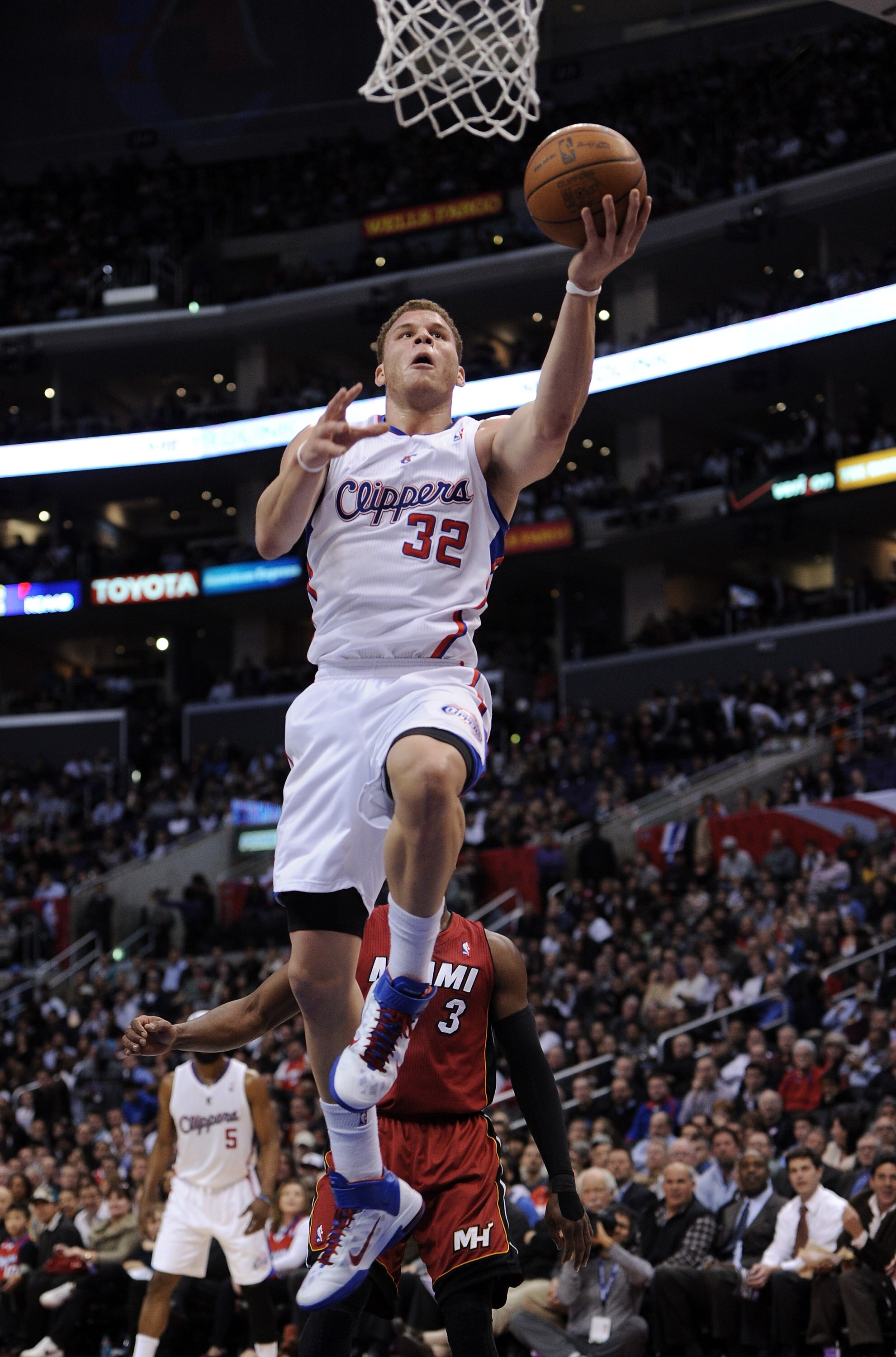 LOS ANGELES, CA - JANUARY 12:  Blake Griffin #32 of the Los Angeles Clippers scores on a layup against the Miami Heat at Staples Center on January 12, 2011 in Los Angeles, California.  NOTE TO USER: User expressly acknowledges and agrees that, by download