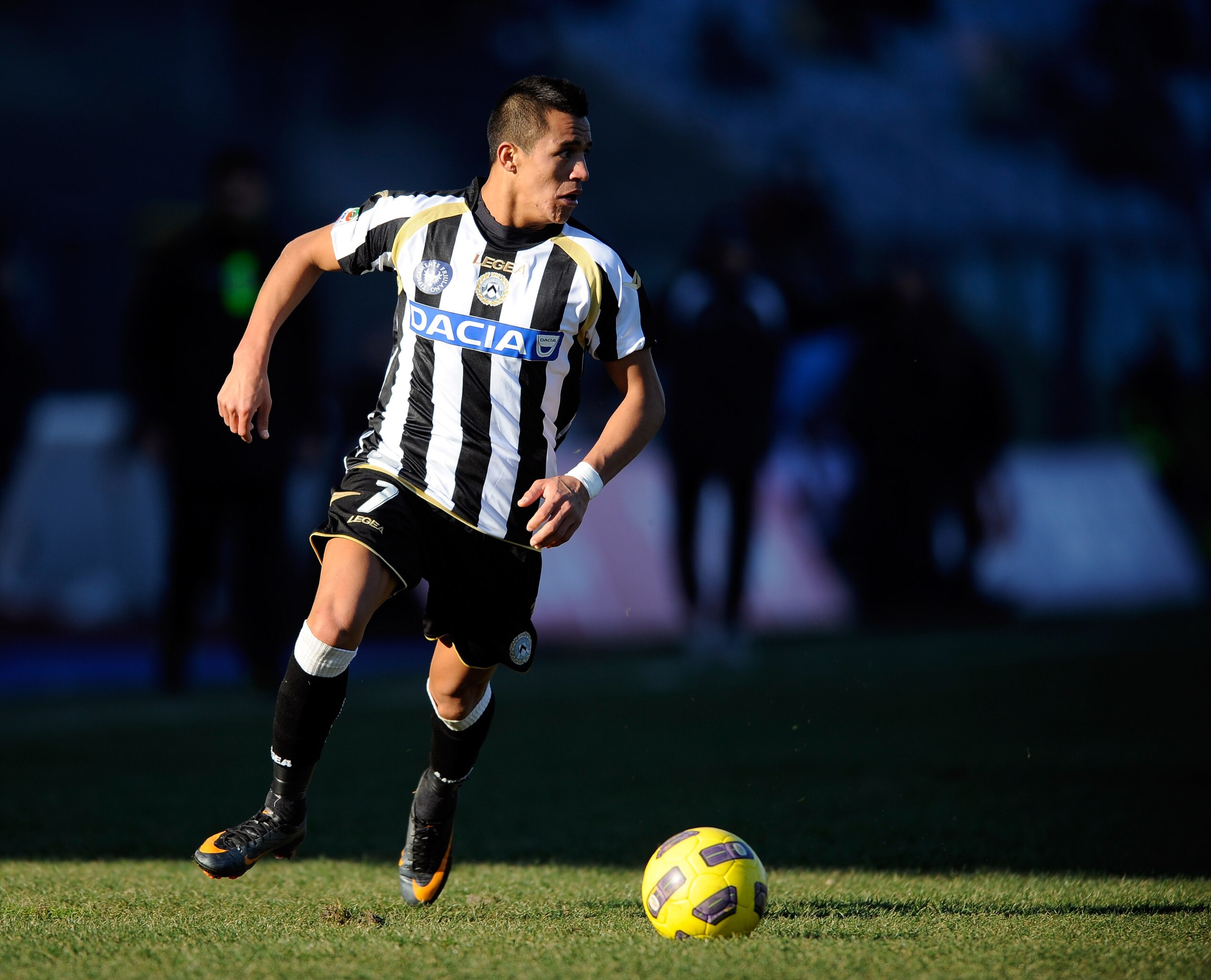 UDINE, ITALY - JANUARY 23:  Alexis Alejandro Sanchez  of Udinese Calcio during the Serie A match between Udinese and Inter at Stadio Friuli on January 23, 2011 in Udine, Italy.  (Photo by Claudio Villa/Getty Images)