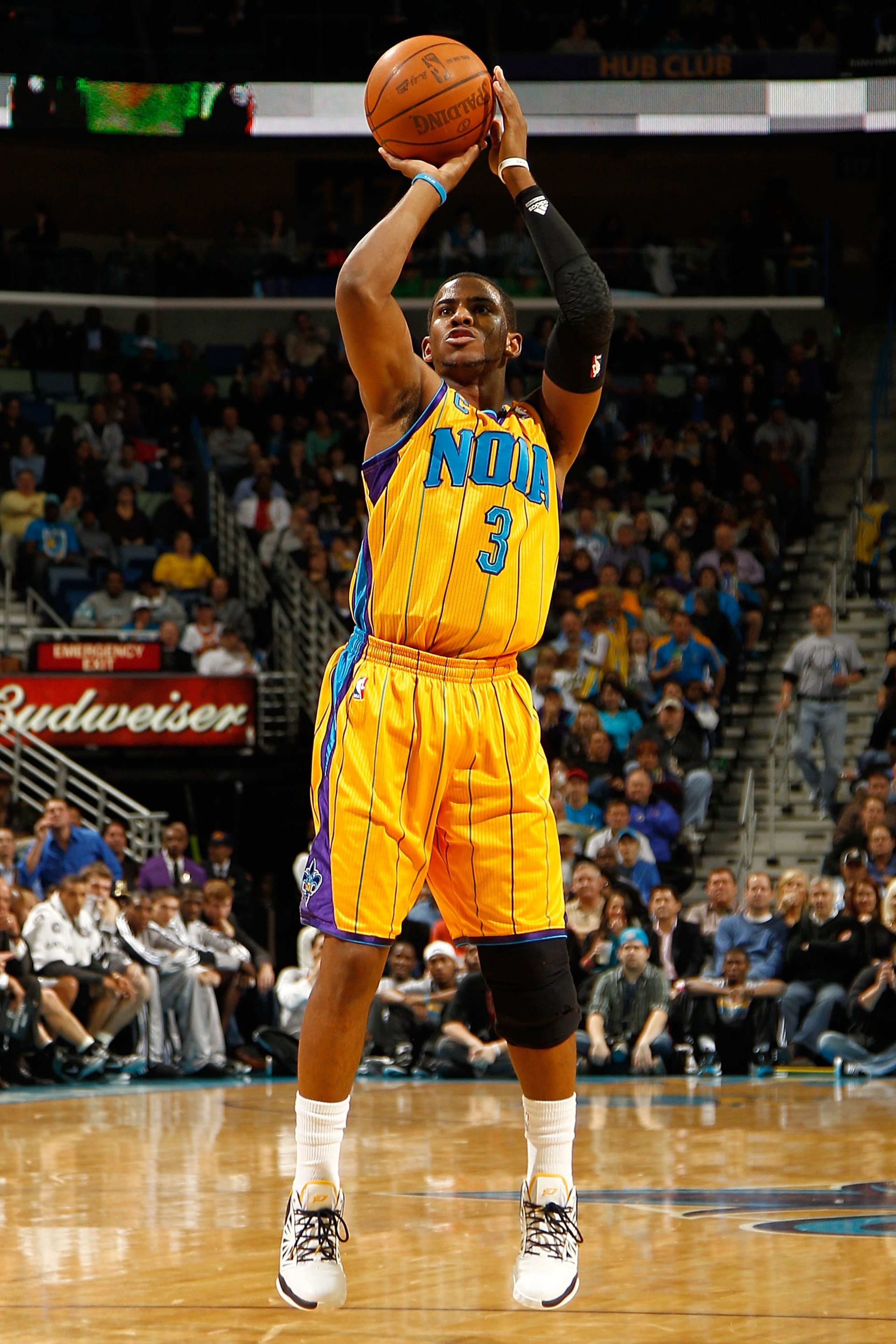 NEW ORLEANS, LA - JANUARY 22:  Chris Paul #3 of the New Orleans Hornets shoots the ball during the game against the San Antonio Spurs at the New Orleans Arena on January 22, 2011 in New Orleans, Louisiana.  The Hornets defeated the Spurs 96-72.  NOTE TO U