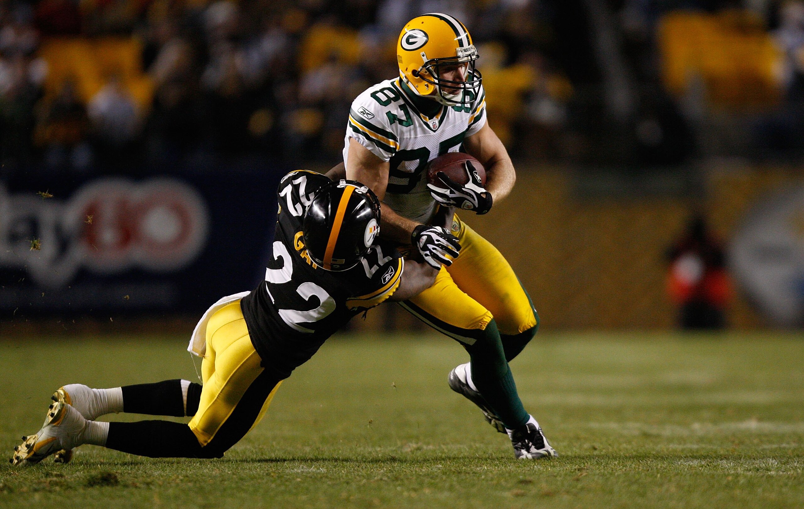 PITTSBURGH - DECEMBER 20: Jordy Nelson #87 of the Green Bay Packers fights off a tackle by William Gay #22 of the Pittsburgh Steelers during the game on December 20, 2009 at Heinz Field in Pittsburgh, Pennsylvania. (Photo by Jared Wickerham/Getty Images)
