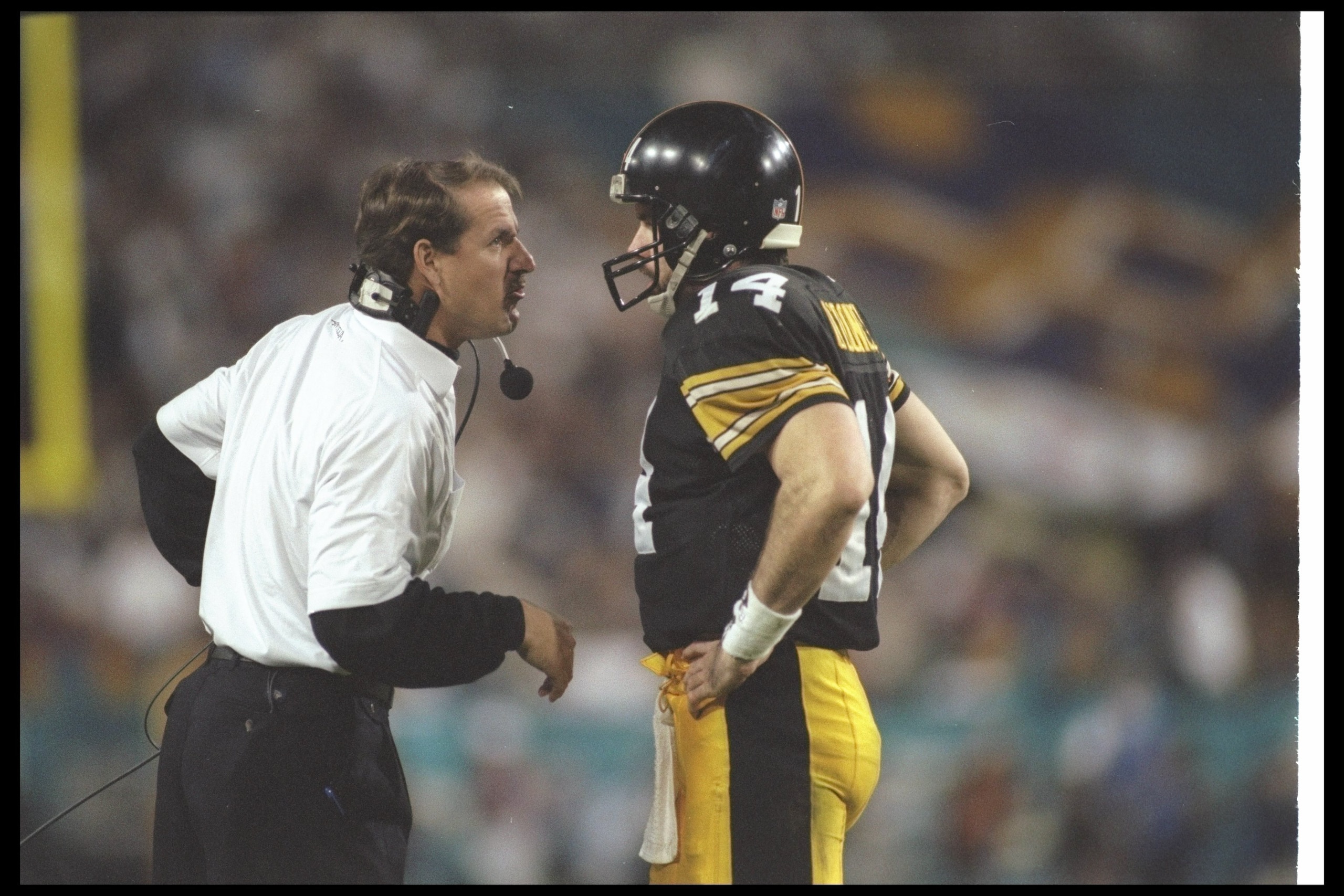 28 Jan 1996:  Pittsburgh Steelers head coach Bill Cowher confers with quarterback Neil O'Donnell during Super Bowl XXX against the Dallas Cowboys at Sun Devil Stadium in Tempe, Arizona.  The Cowboys won the game, 27-17. Mandatory Credit: Mike Powell  /All