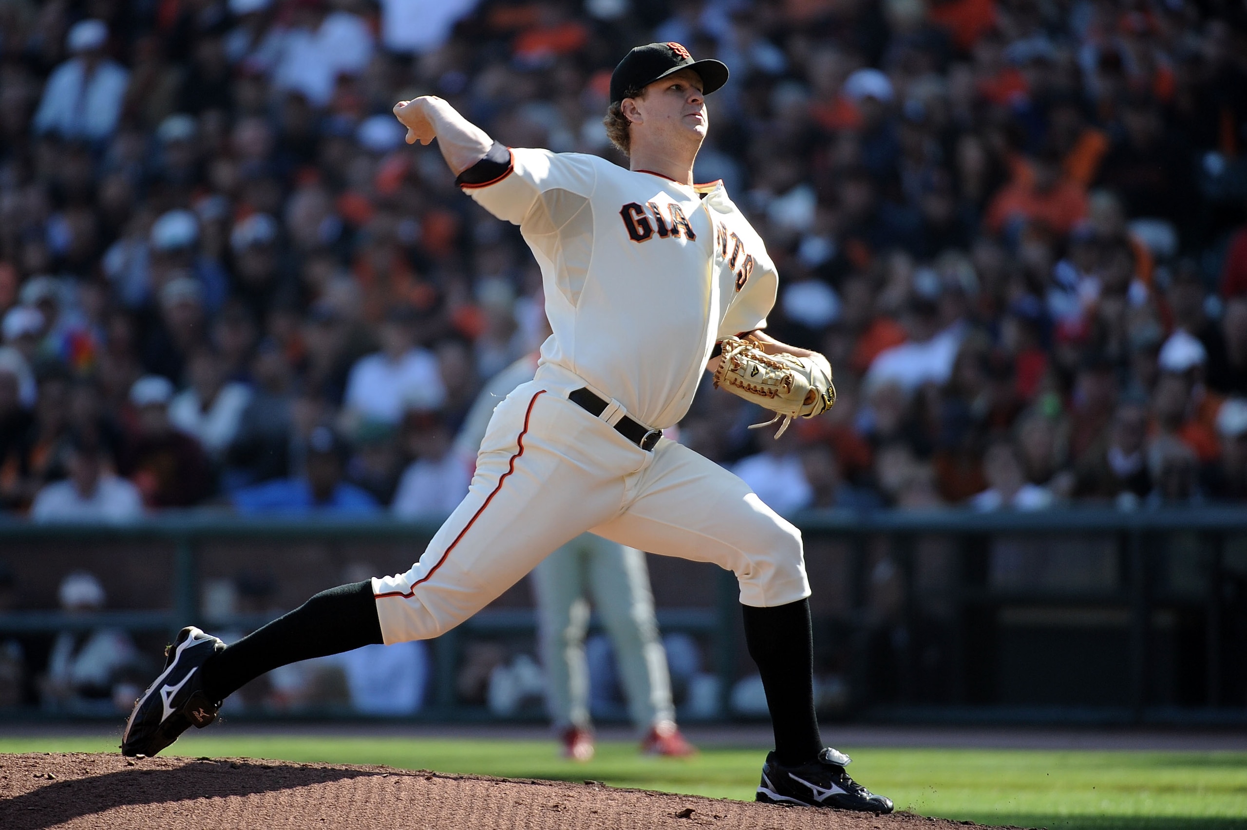 SAN FRANCISCO - OCTOBER 19:  Matt Cain #18 of the San Francisco Giants pitches against the Philadelphia Phillies in Game Three of the NLCS during the 2010 MLB Playoffs at AT&T Park on October 19, 2010 in San Francisco, California.  (Photo by Harry How/Get