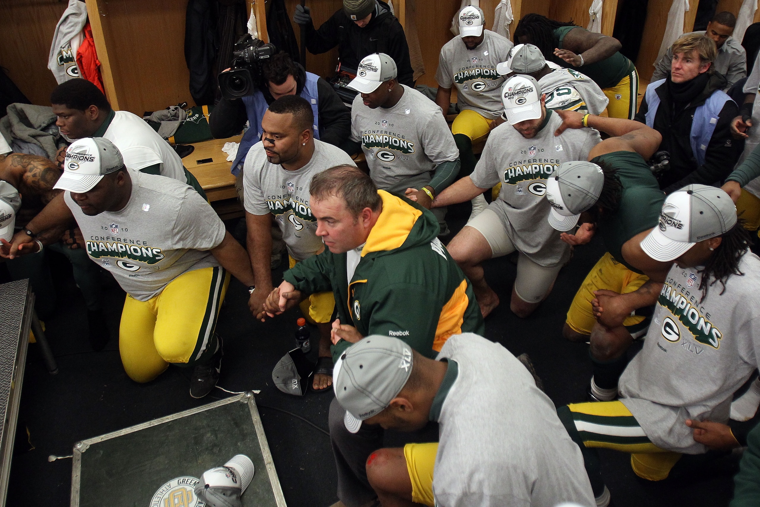 CHICAGO, IL - JANUARY 23:  Head coach Mike McCarthy of the Green Bay Packers prays with his team after the Packers 21-14 victory against the Chicago Bears in the NFC Championship Game at Soldier Field on January 23, 2011 in Chicago, Illinois.  (Photo by J