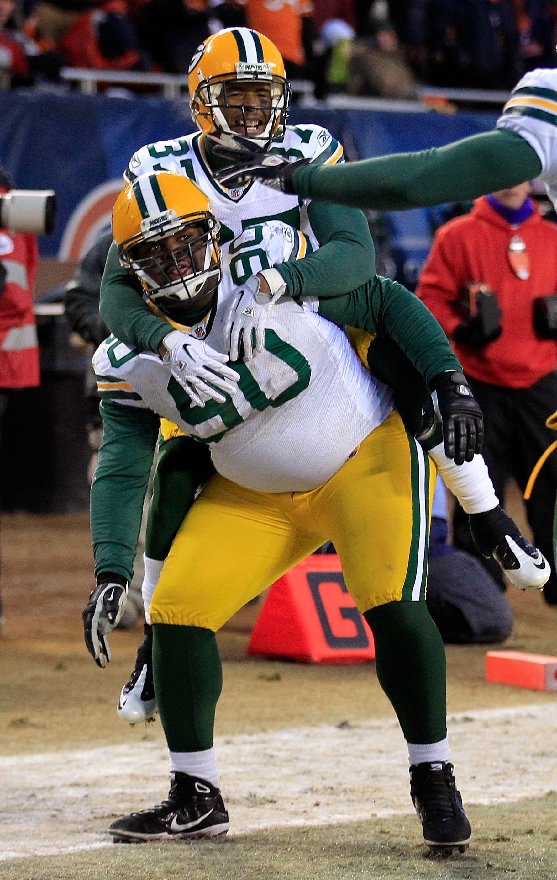 Green Bay Packers B.J. Raji is   hit for his touchdown dance 'The  Raji' against Chicago Bears – New York Daily News