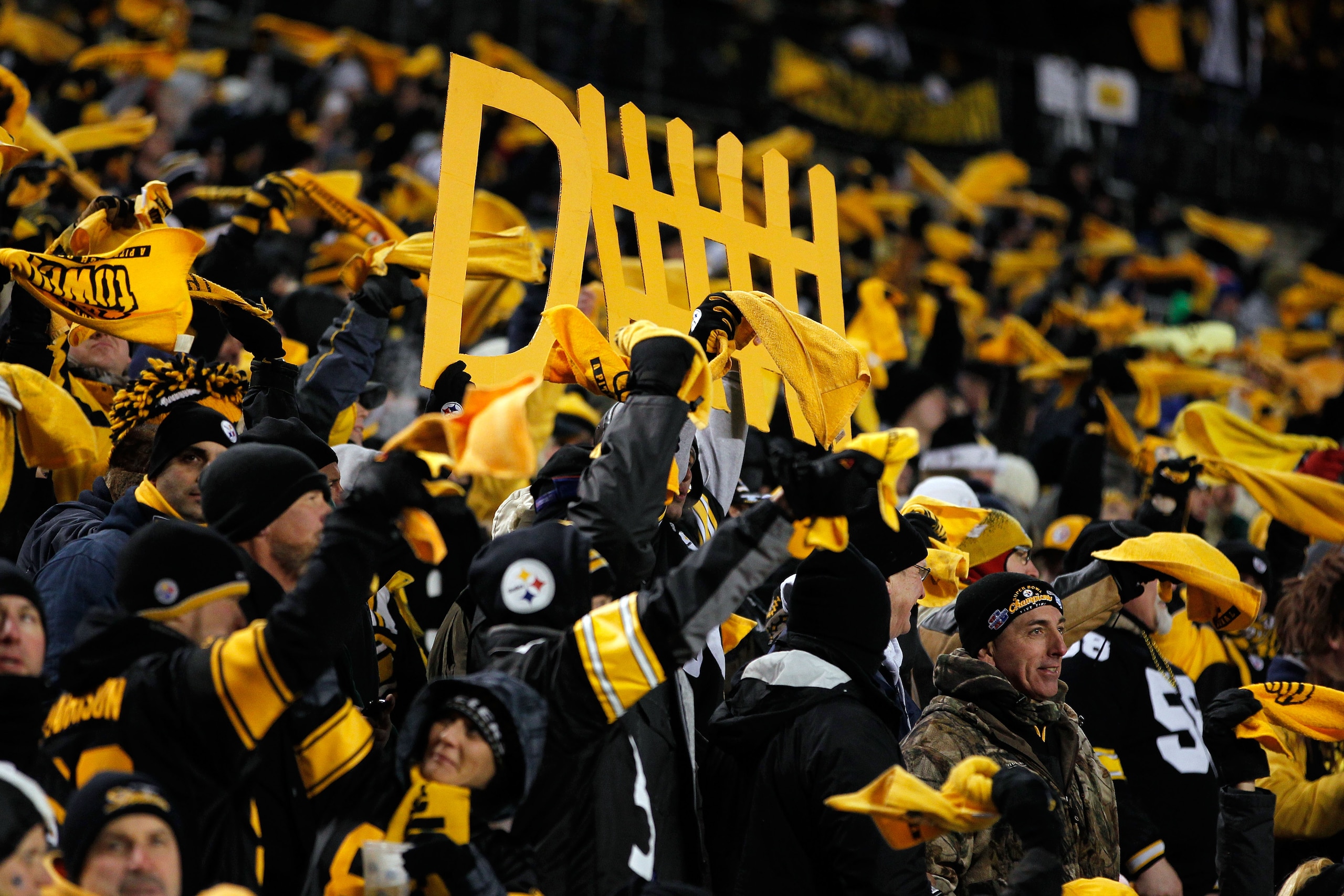 PITTSBURGH, PA - JANUARY 23:  Pittsburgh Steelers fans cheer during their 2011 AFC Championship game against the New York Jets at Heinz Field on January 23, 2011 in Pittsburgh, Pennsylvania.  (Photo by Gregory Shamus/Getty Images)