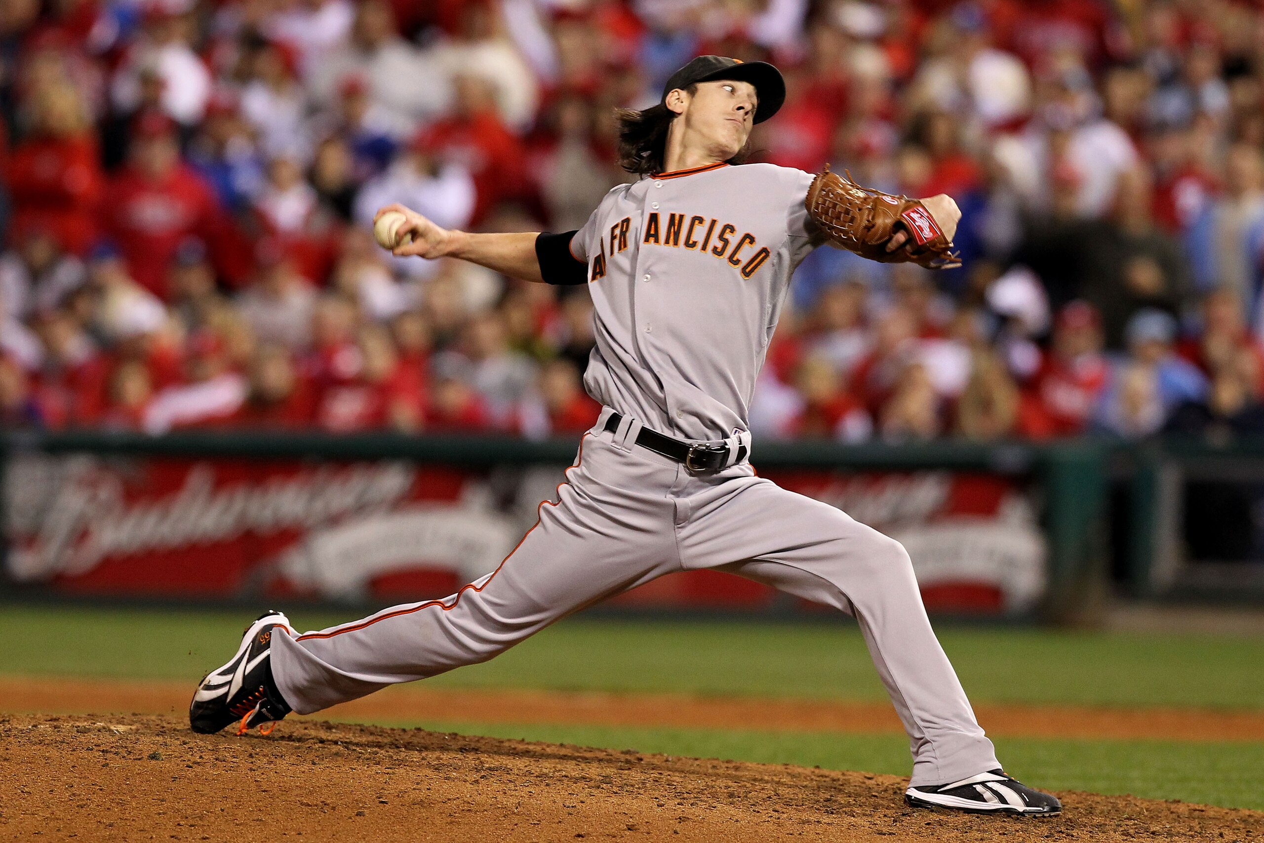 PHILADELPHIA - OCTOBER 23:  Tim Lincecum #55 of the San Francisco Giants pitches against the Philadelphia Phillies in Game Six of the NLCS during the 2010 MLB Playoffs at Citizens Bank Park on October 23, 2010 in Philadelphia, Pennsylvania.  (Photo by Al
