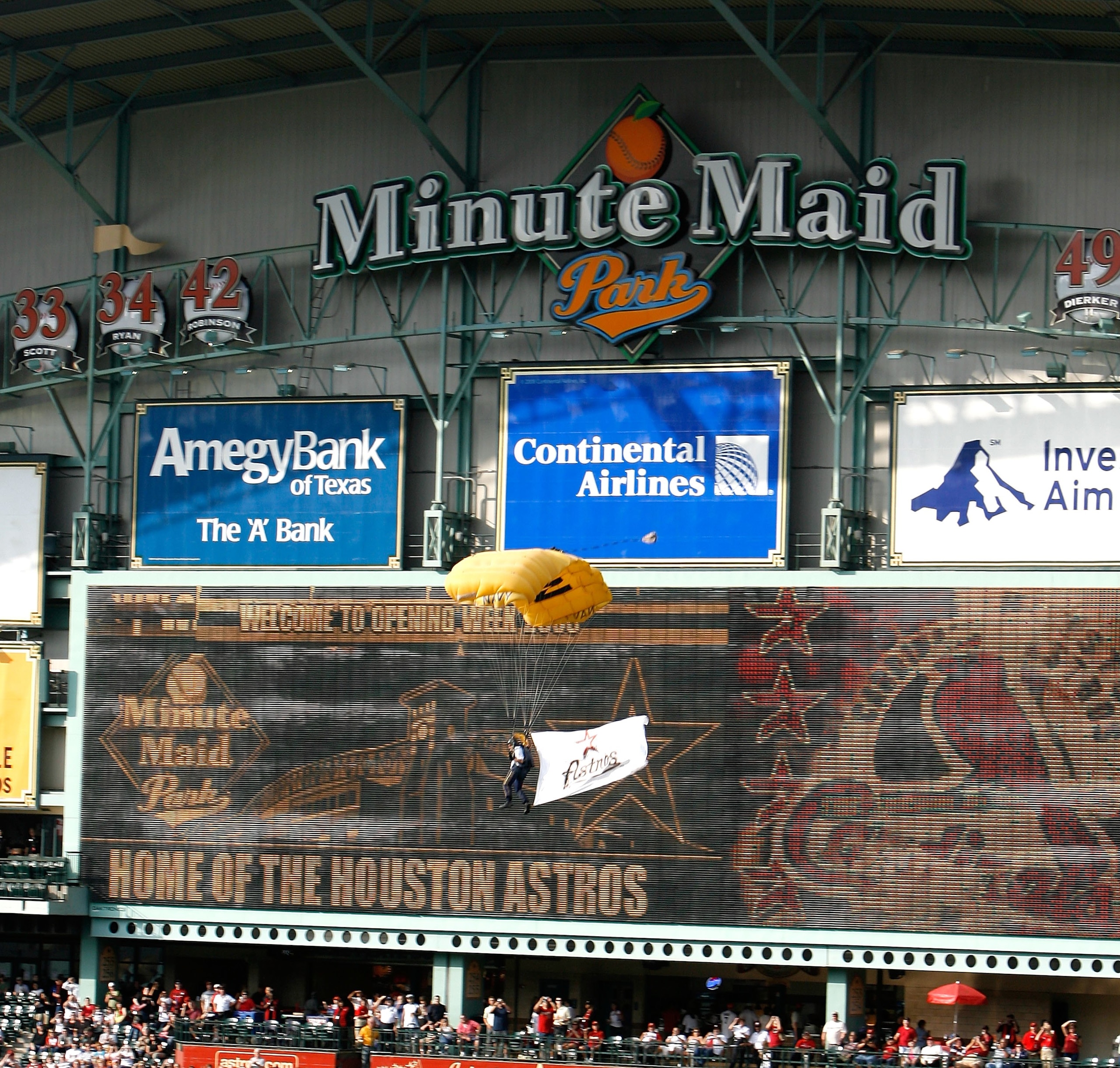 HOUSTON - APRIL 07: U.S. Navy elite skydive team 'The Leapfrogs' perform during pregame ceremonies before the St. Louis Cardinals play the Houston Astros on April 7, 2008 at Minute Maid Park in Houston, Texas. (Photo by Bob Levey/Getty Images) HOUSTON - APRIL 07: U.S. Navy elite skydive team 'The Leapfrogs' perform during pregame ceremonies before the St. Louis Cardinals play the Houston Astros on April 7, 2008 at Minute Maid Park in Houston, Texas. (Photo by Bob Levey/Getty Images)