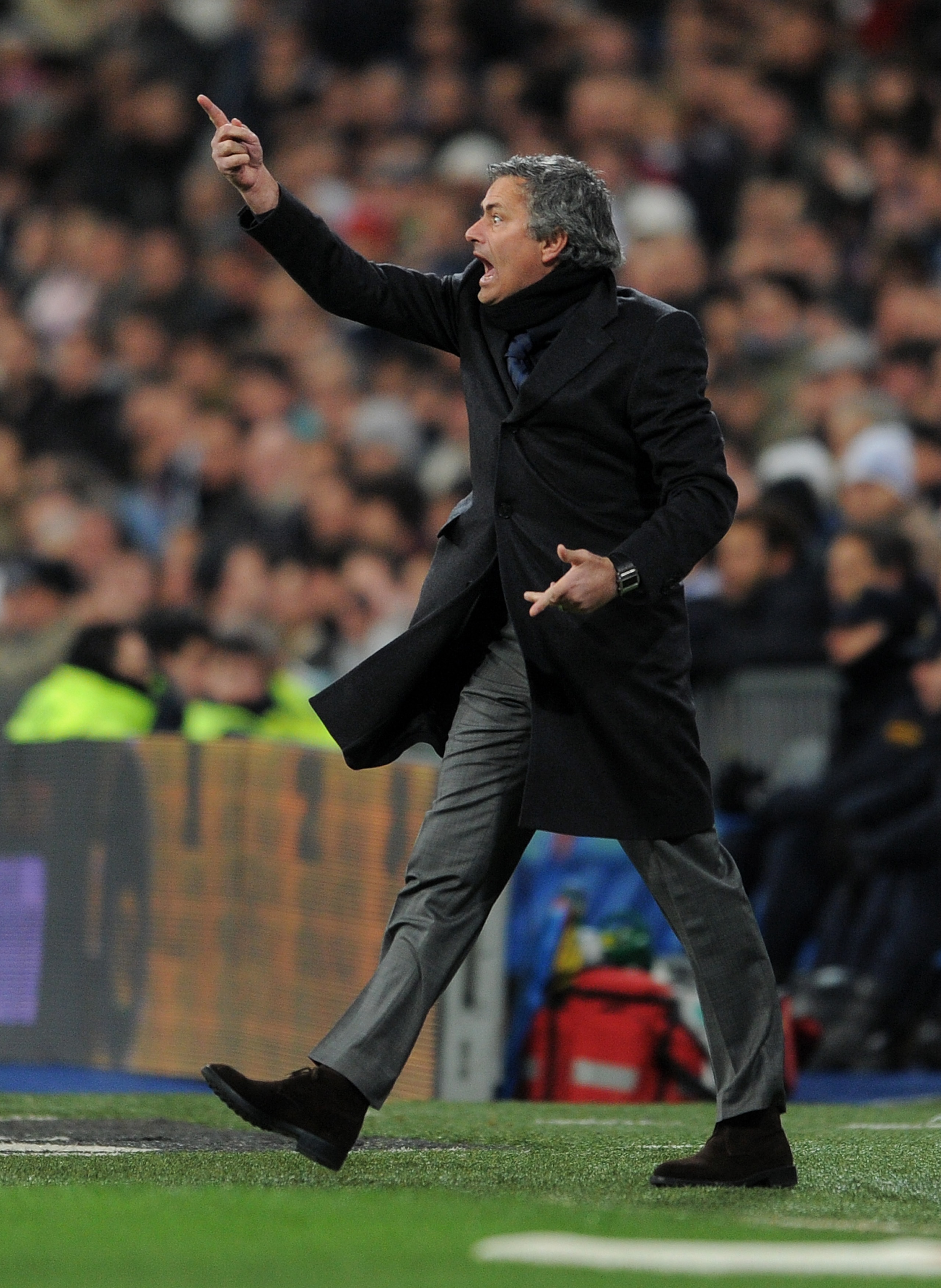 MADRID, SPAIN - JANUARY 23:  Head coach Jose Mourinho of Real Madrid reacts to his players during the la liga match between Real Madrid and Mallorca at Estadio Santiago Bernabeu on January  23, 2011 in Madrid, Spain.  (Photo by Jasper Juinen/Getty Images)