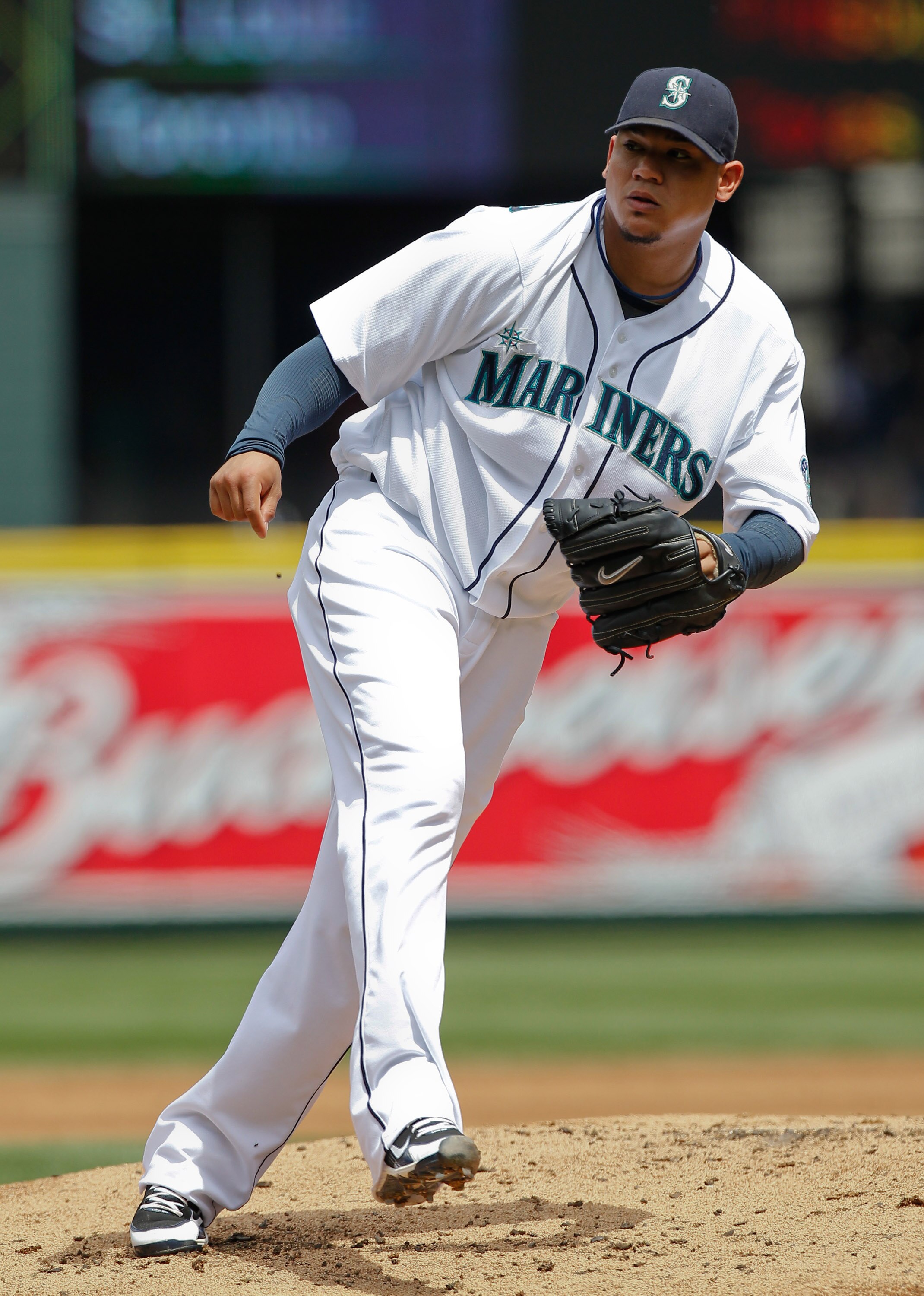 SEATTLE - JUNE 24: Starting pitcher Felix Hernandez #34 of the Seattle Mariners pitches against the Chicago Cubs at Safeco Field on June 24, 2010 in Seattle, Washington. (Photo by Otto Greule Jr/Getty Images)