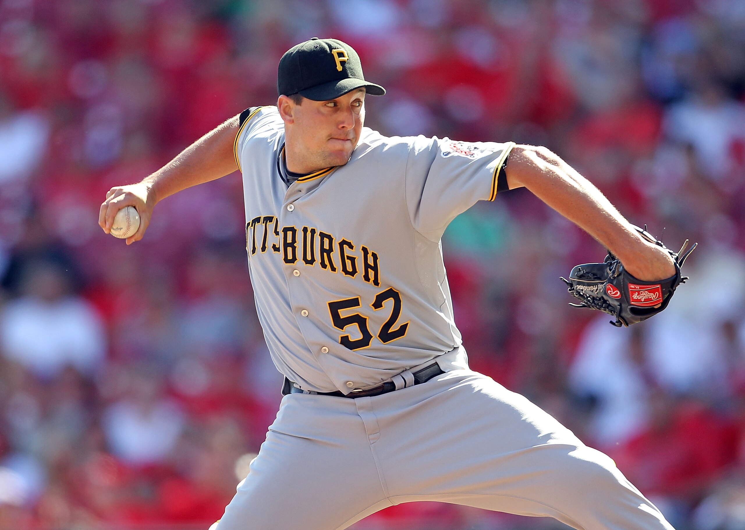CINCINNATI - SEPTEMBER 12: Joel Hanrahan #52 of the Pittsburgh Pirates throws a pitch during the game against the Cincinnati Reds at Great American Ballpark on September 12, 2010 in Cincinnati, Ohio. (Photo by Andy Lyons/Getty Images) CINCINNATI - SEPTEMBER 12: Joel Hanrahan #52 of the Pittsburgh Pirates throws a pitch during the game against the Cincinnati Reds at Great American Ballpark on September 12, 2010 in Cincinnati, Ohio. (Photo by Andy Lyons/Getty Images)