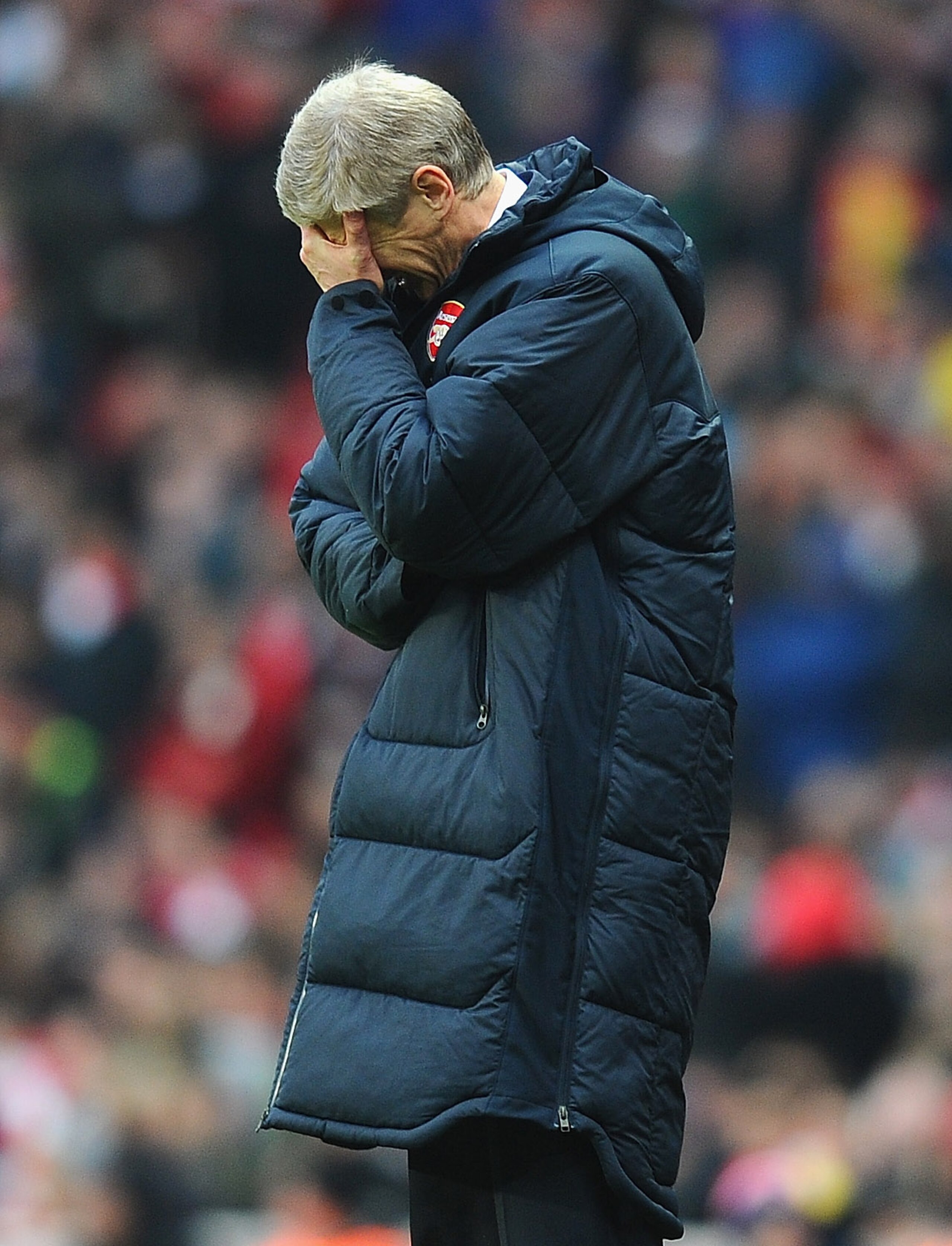 LONDON, ENGLAND - NOVEMBER 20:  Arsenal manager Arsene Wenger reacts to Tottenham's winning goal during the Barclays Premier League match between Arsenal and Tottenham Hotspur at the Emirates Stadium on November 20, 2010 in London, England.  (Photo by Mik