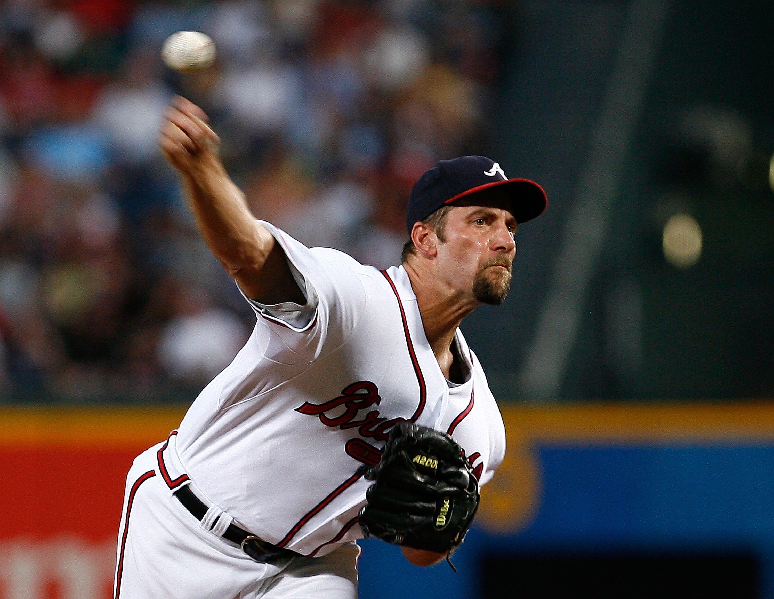 ATLANTA - AUGUST 14:  John Smoltz #29 of the Atlanta Braves throws during the game at Turner Field August 14, 2007 in Atlanta, Georgia.  (Photo by Mike Zarrilli/Getty Images)
