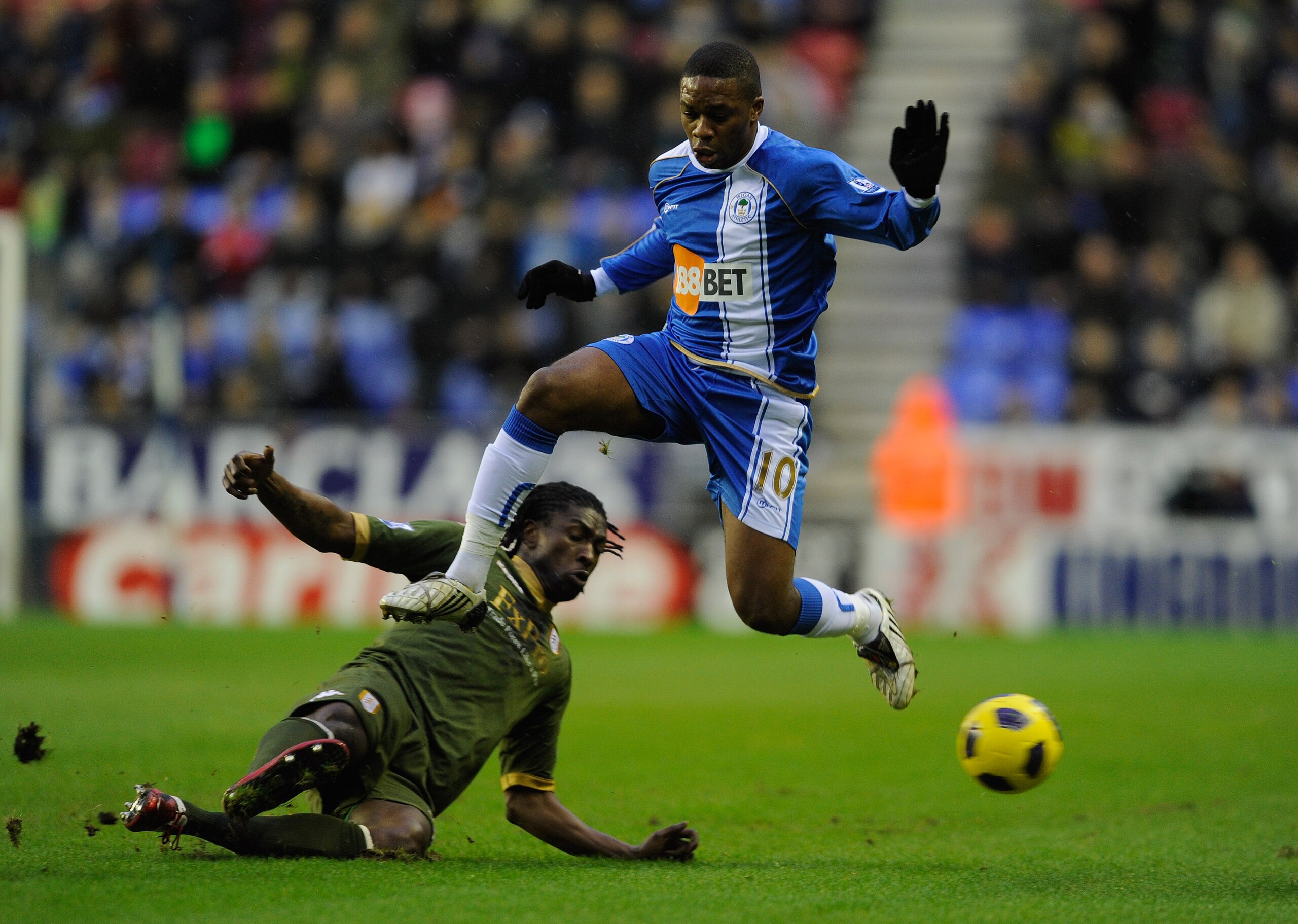 WIGAN, ENGLAND - JANUARY 15: Dickson Etuhu of Fulham tackles Charles N'Zogbia of Wigan during the Premier League match between Wigan Athletic and Fulham at the DW Stadium on January 15, 2011 in Wigan, England. (Photo by Michael Regan/Getty Images) WIGAN, ENGLAND - JANUARY 15: Dickson Etuhu of Fulham tackles Charles N'Zogbia of Wigan during the Premier League match between Wigan Athletic and Fulham at the DW Stadium on January 15, 2011 in Wigan, England. (Photo by Michael Regan/Getty Images)
