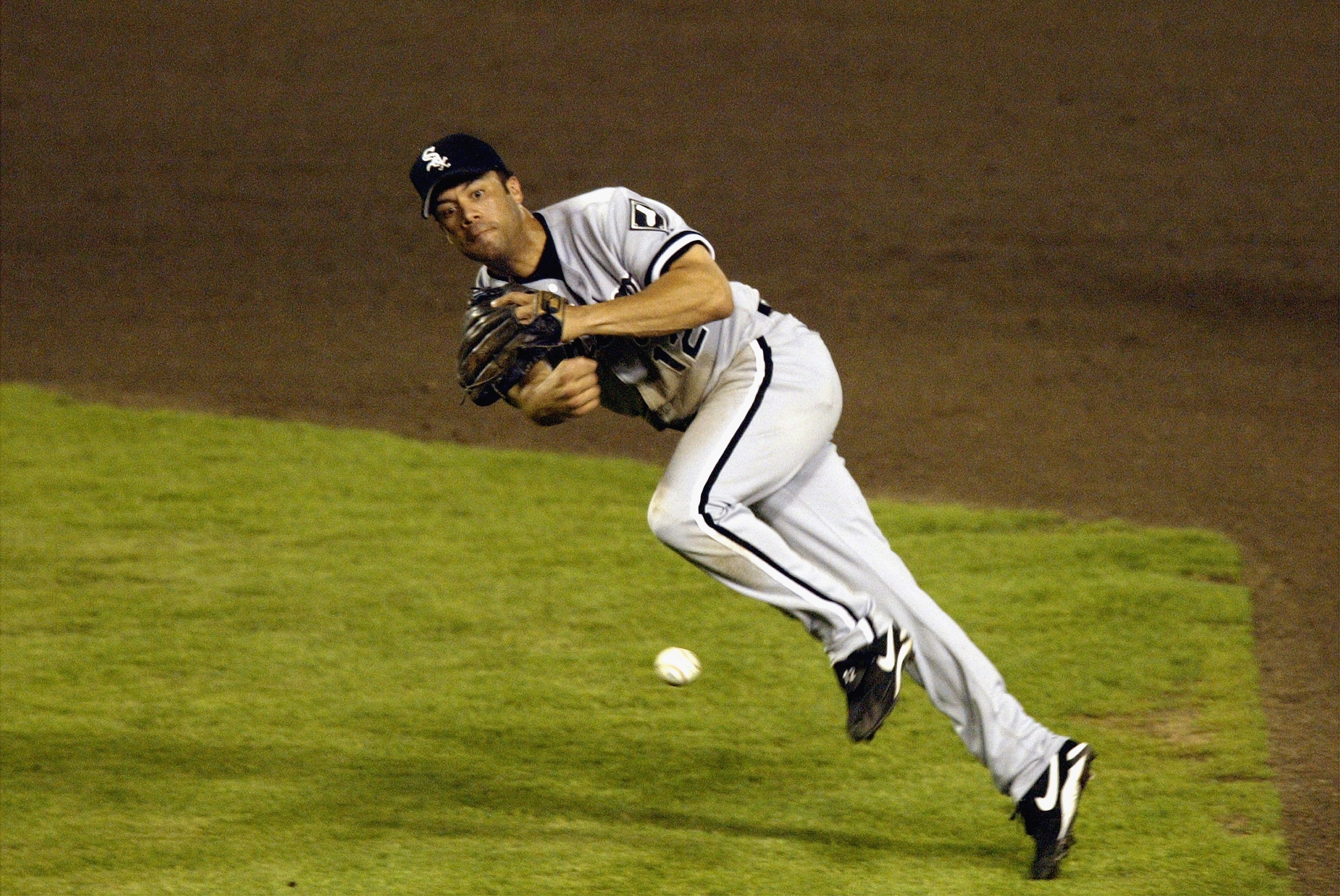 ARLINGTON, TX - AUGUST 17: Second baseman Roberto Alomar #12 of the Chicago White Sox throws to first to make the out against the Texas Rangers at the Ballpark in Arlington on August 17, 2003 in Arlington, Texas. The White Sox defeated the Rangers 6-4. ARLINGTON, TX - AUGUST 17: Second baseman Roberto Alomar #12 of the Chicago White Sox throws to first to make the out against the Texas Rangers at the Ballpark in Arlington on August 17, 2003 in Arlington, Texas. The White Sox defeated the Rangers 6-4.