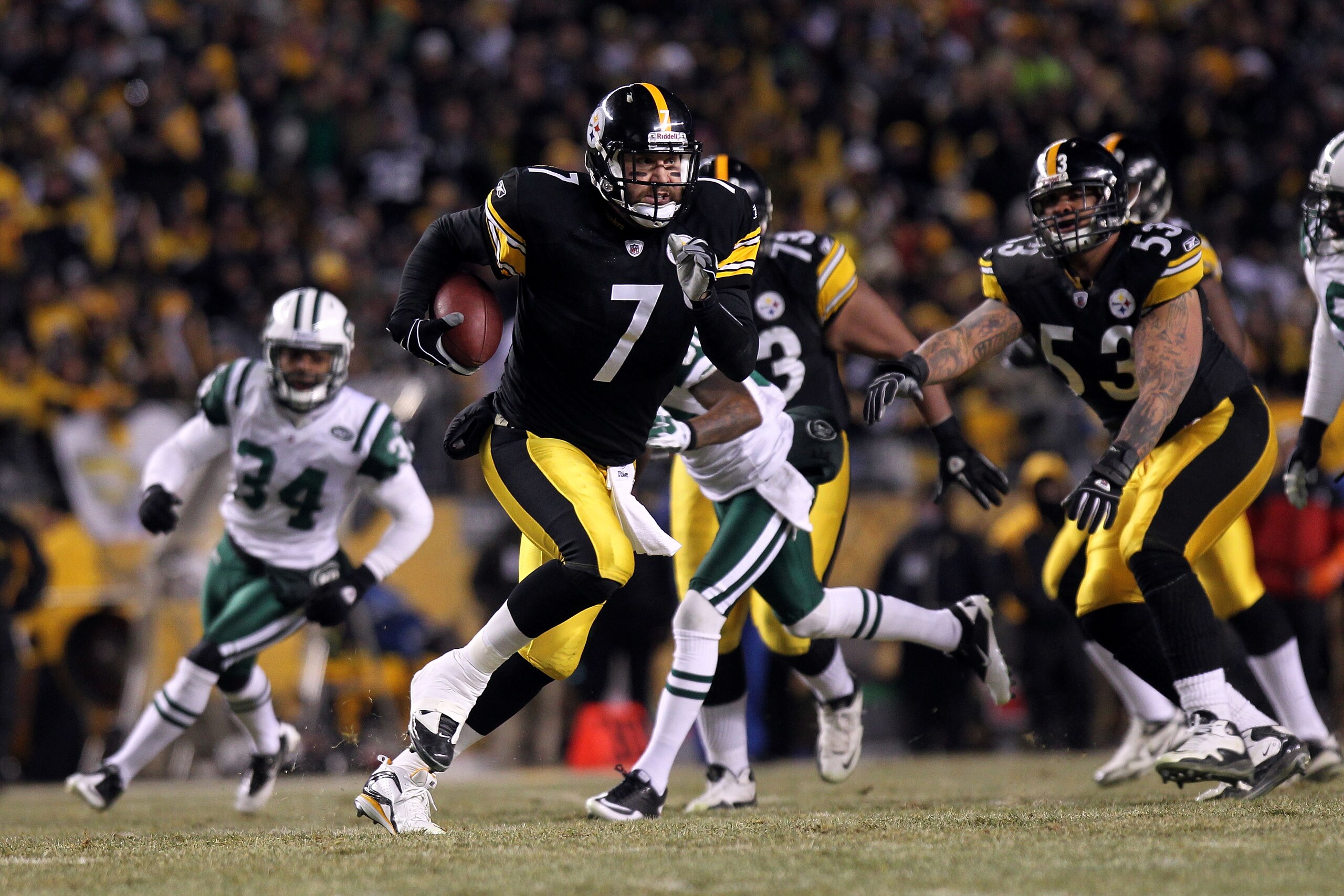PITTSBURGH, PA - JANUARY 23: Ben Roethlisberger #7 of the Pittsburgh Steelers rushes for a first down against the New York Jets during the 2011 AFC Championship game at Heinz Field on January 23, 2011 in Pittsburgh, Pennsylvania. (Photo by Nick Laham/Ge PITTSBURGH, PA - JANUARY 23: Ben Roethlisberger #7 of the Pittsburgh Steelers rushes for a first down against the New York Jets during the 2011 AFC Championship game at Heinz Field on January 23, 2011 in Pittsburgh, Pennsylvania. (Photo by Nick Laham/Ge