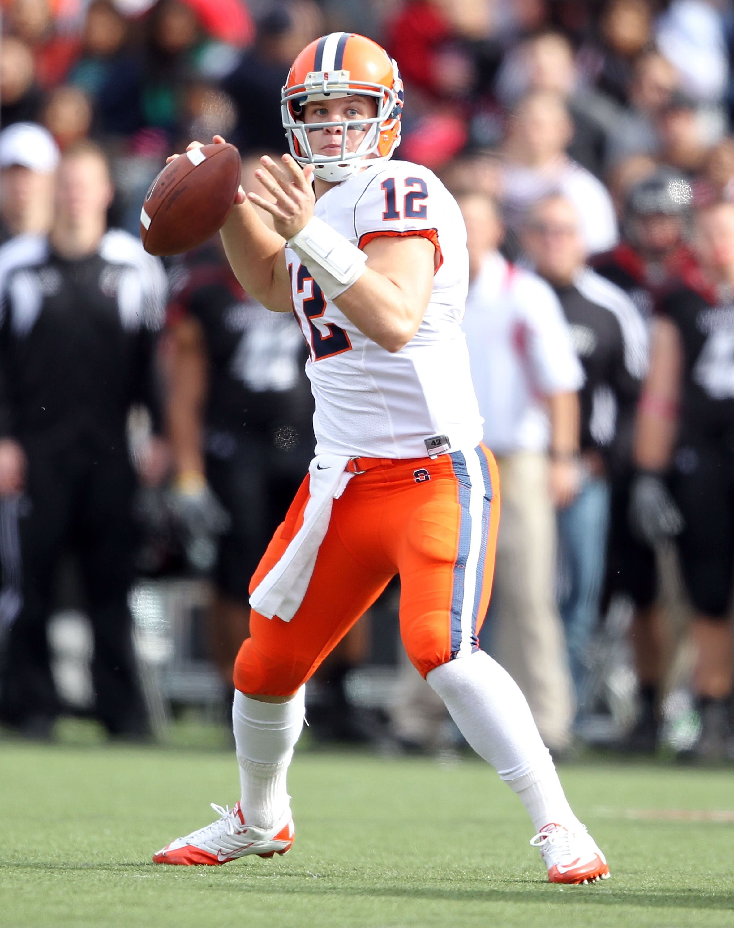 CINCINNATI - OCTOBER 30:  Ryan Nassib #12 of the Syracuse Orange throws a pass during the Big East Conference game against the Cincinnati Bearcats at Nippert Stadium on October 30, 2010 in Cincinnati, Ohio.  (Photo by Andy Lyons/Getty Images)