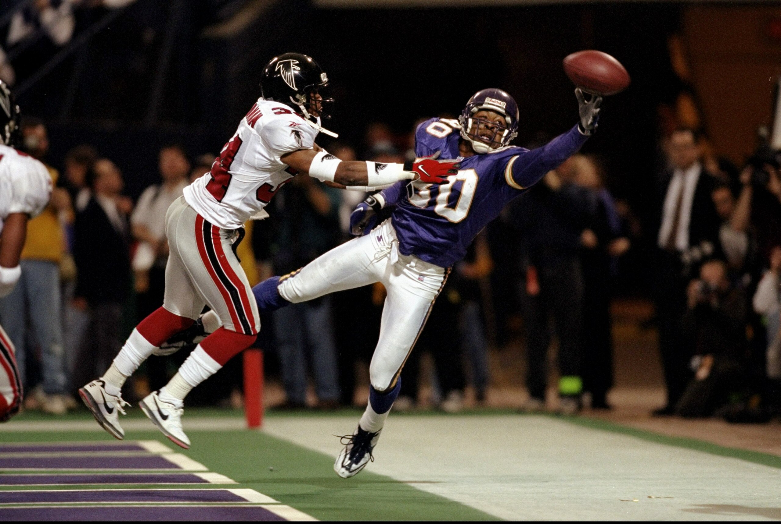 17 Jan 1999: Cris Carter #80 of the Minnesota Vikings tries for the catch during the NFC Championship Game against the Atlanta Falcons at the H. H. H. Metrodome in Minneapolis, Minnesota. The Falcons defeated the Vikings 30-27. Mandatory Credit: Andy Lyon