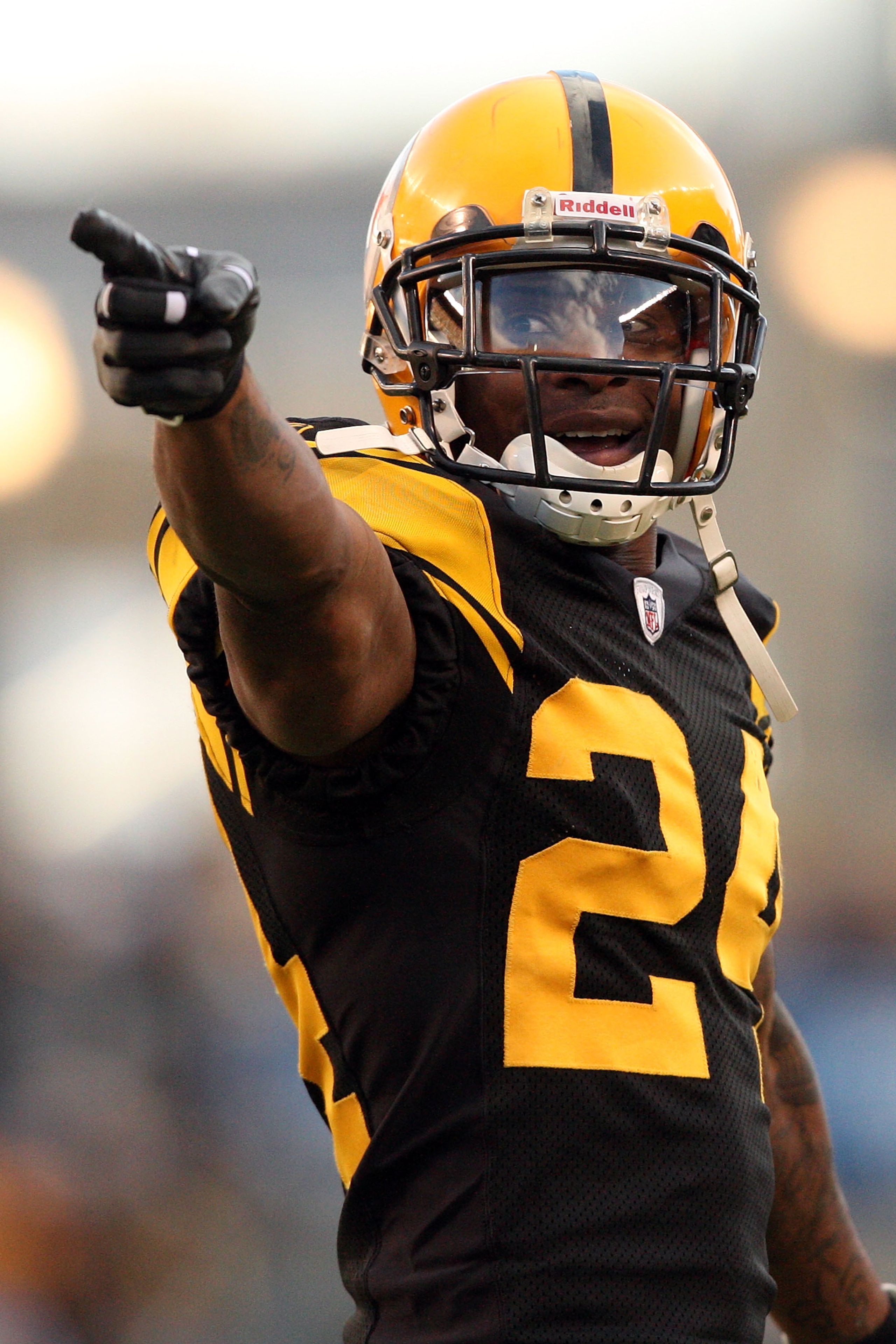 PITTSBURGH - DECEMBER 27:  Ike Taylor #24 of the Pittsburgh Steelers gestures during the game against the Baltimore Ravens at Heinz Field on December 27, 2009 in Pittsburgh, Pennsylvania.  Pittsburgh won the game, 23-20.  (Photo by Karl Walter/Getty Image
