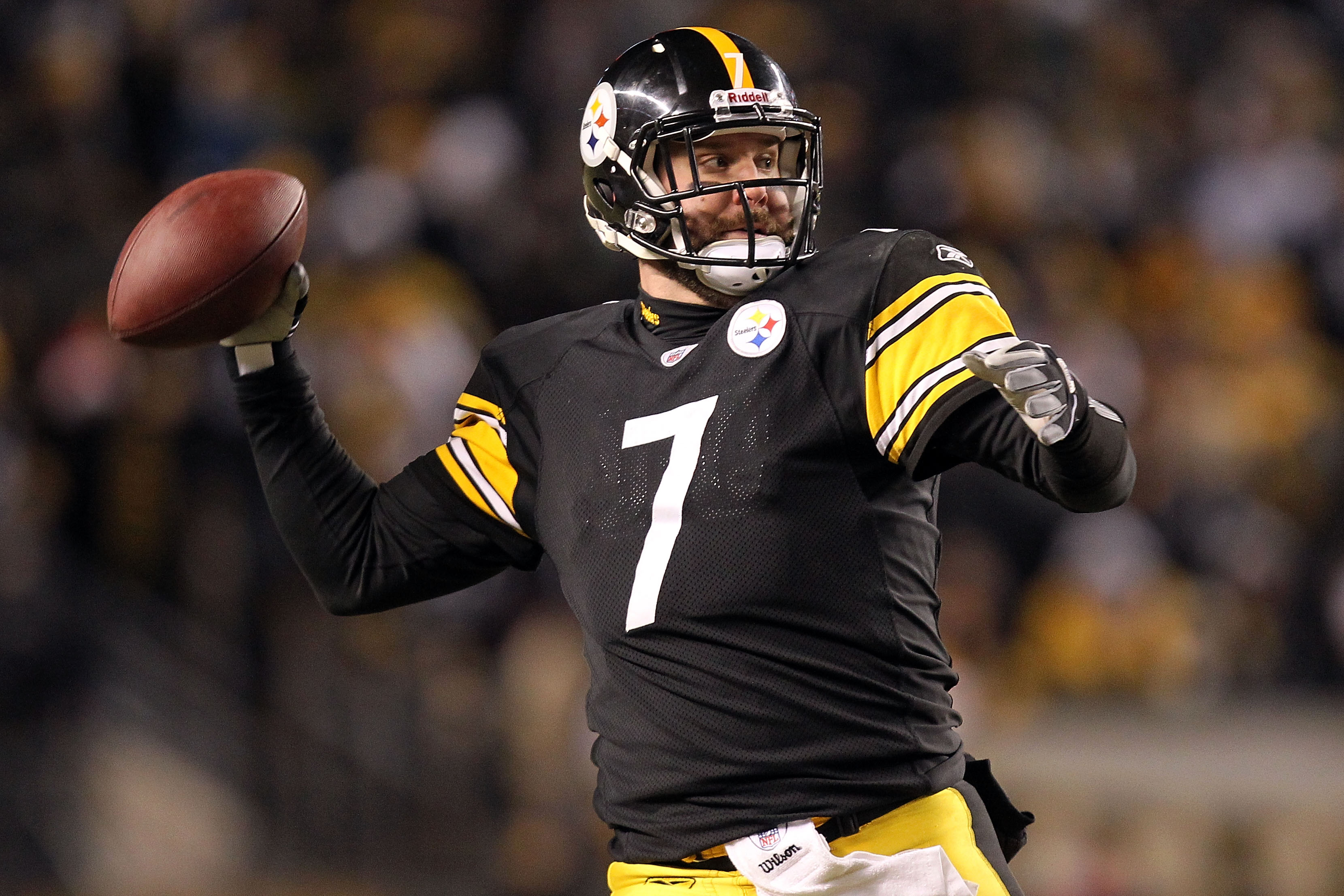 PITTSBURGH, PA - JANUARY 23:  Ben Roethlisberger #7 of the Pittsburgh Steelers drops back against the New York Jets during the 2011 AFC Championship game at Heinz Field on January 23, 2011 in Pittsburgh, Pennsylvania. The Pittsburgh Steelers defeated the